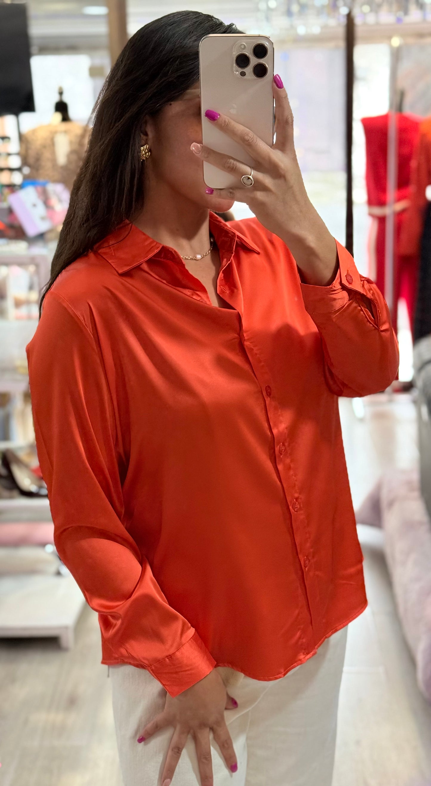 Blusa satinada elegante