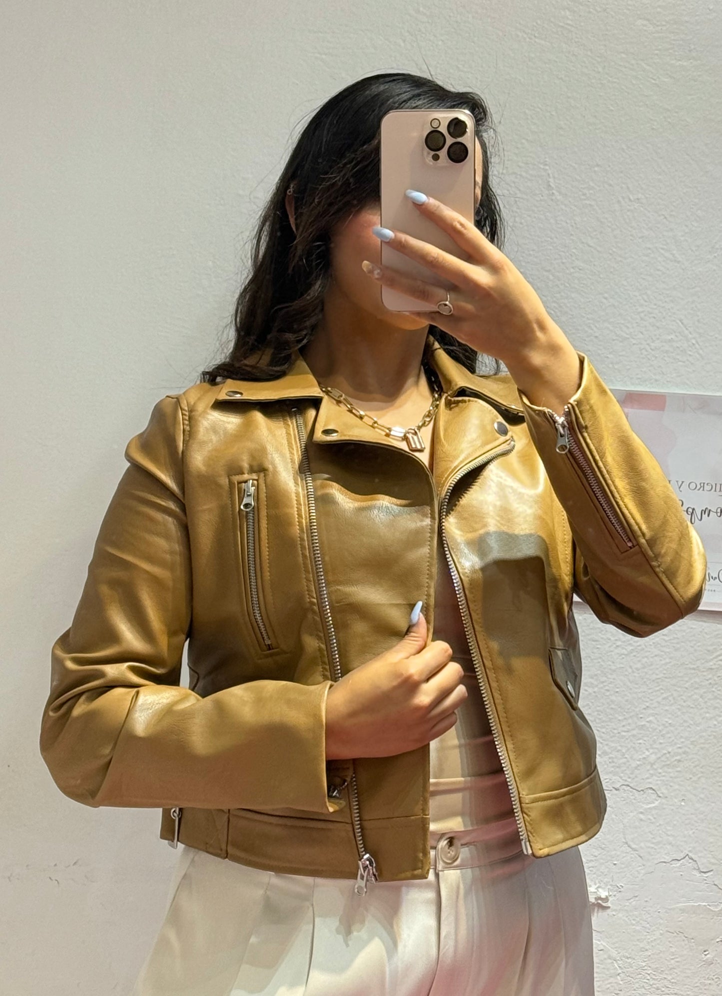 Chamarra corta cuero