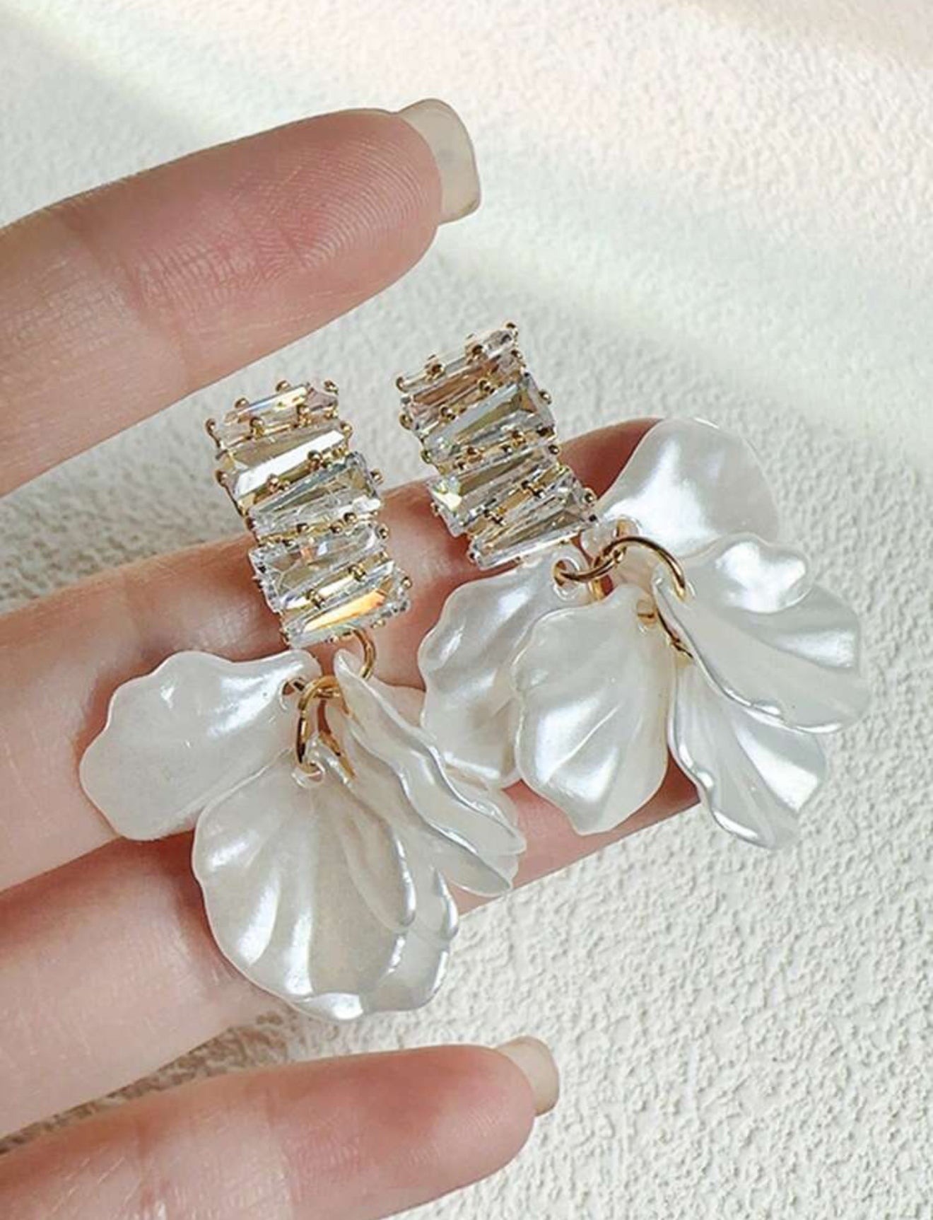 Aretes fashion hojas con diamantes