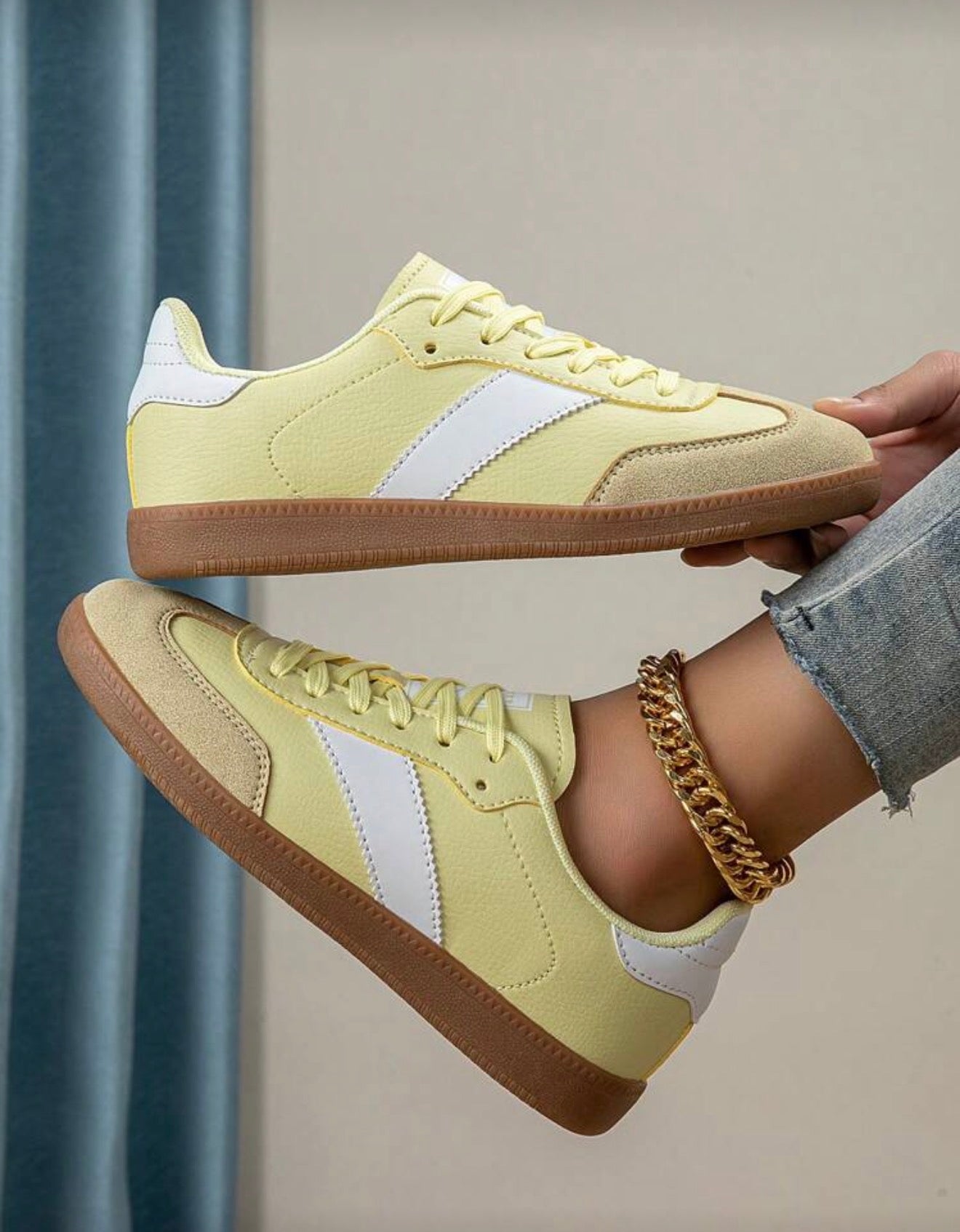 Tenis casuales amarillo