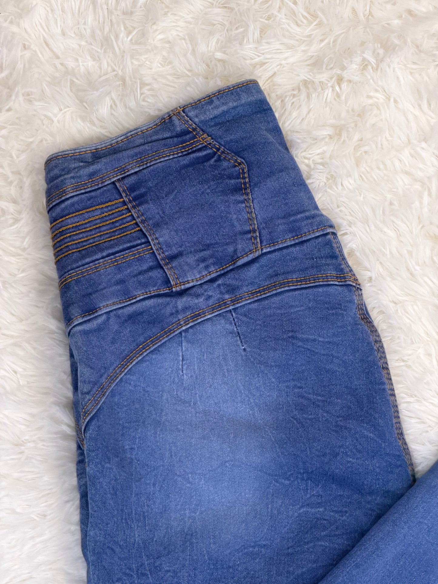 Jeans corte colombiano tiro alto sin bolsa