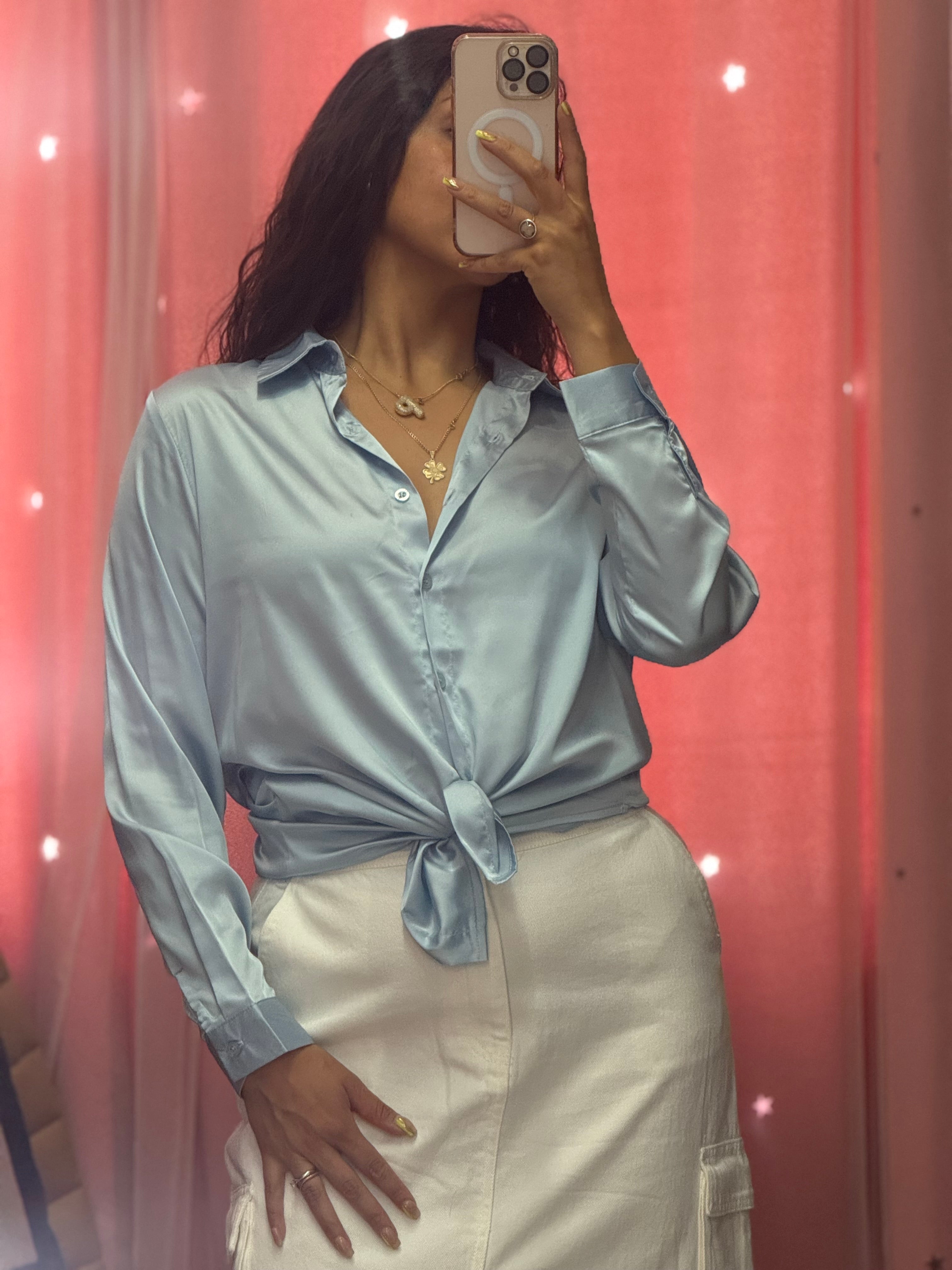 Blusa satinada elegante