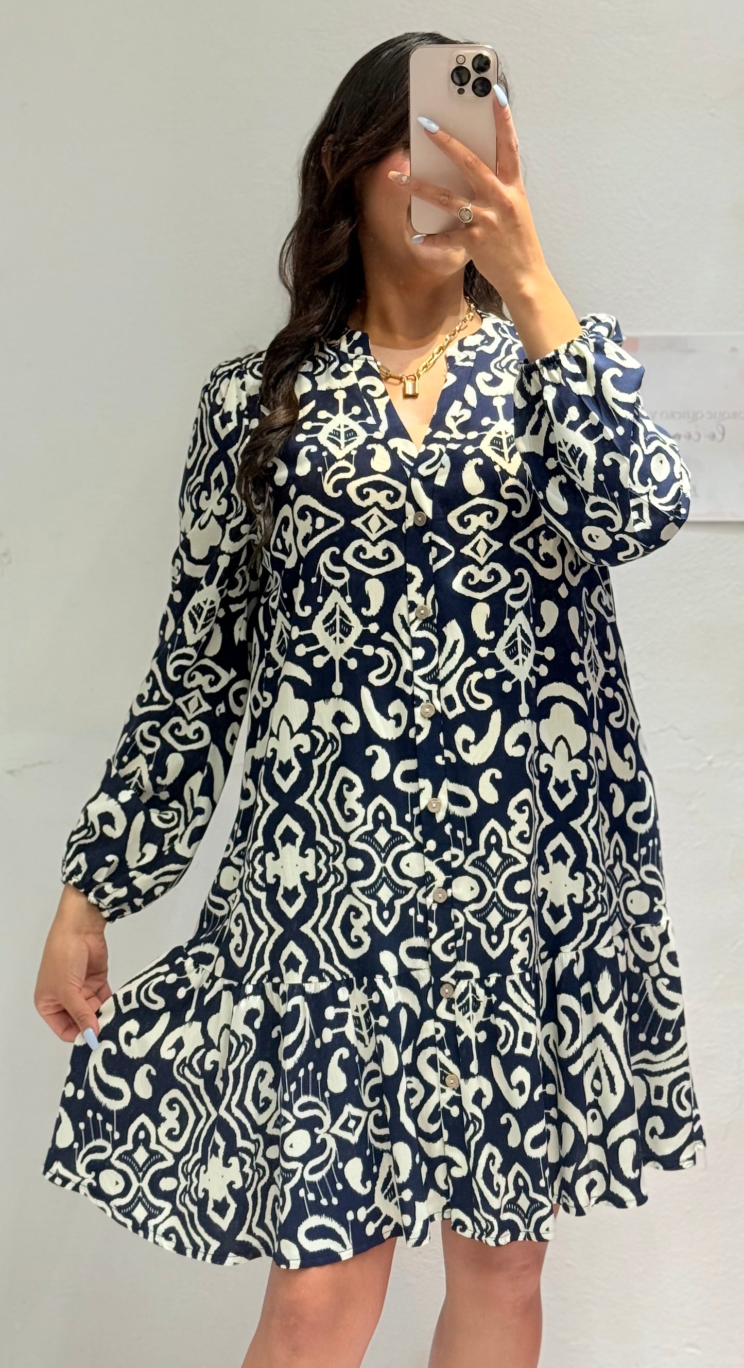 Vestido corto estampado  hojas y corazon