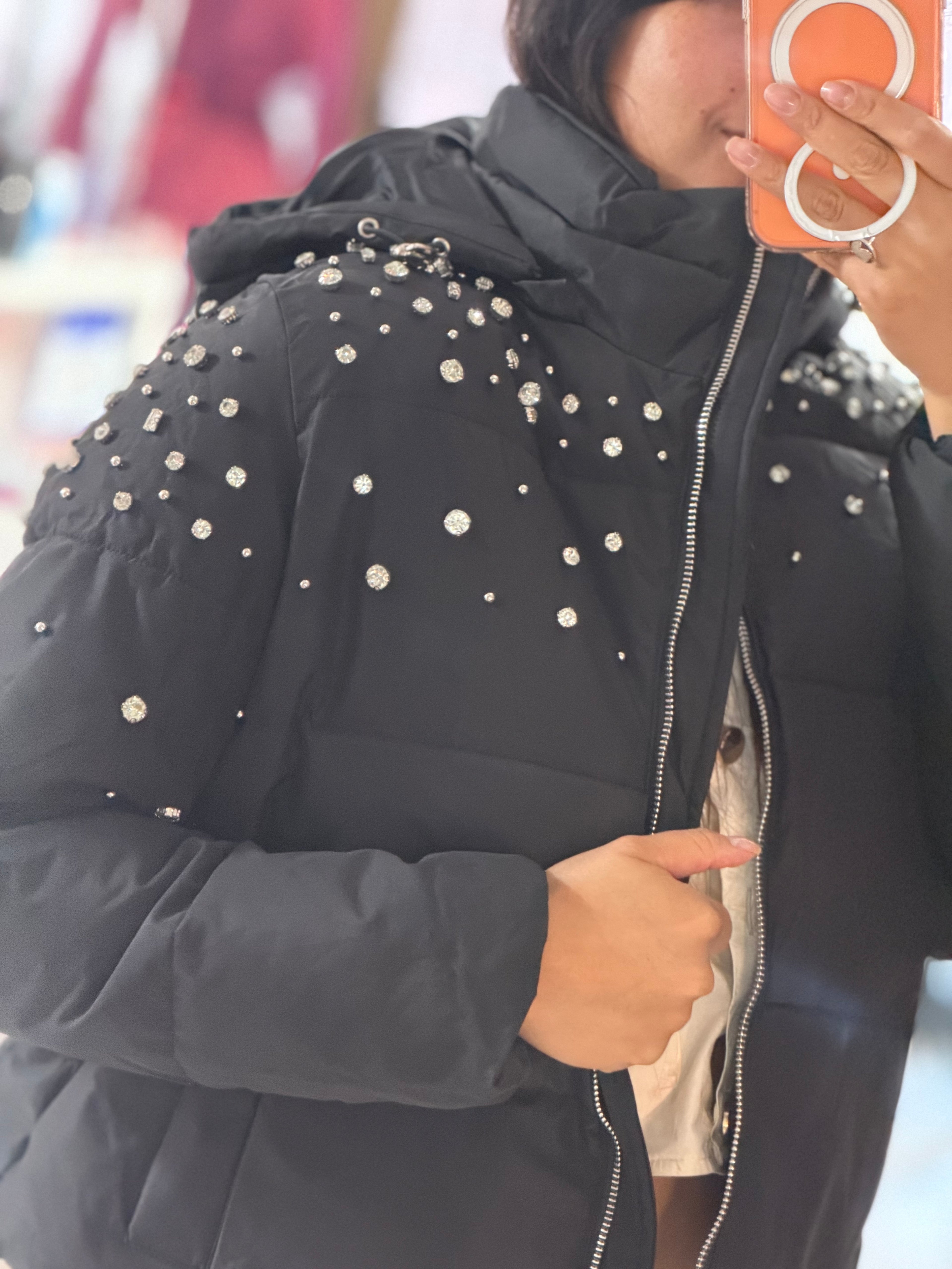 Chamarra con aplicaciones en piedras plata