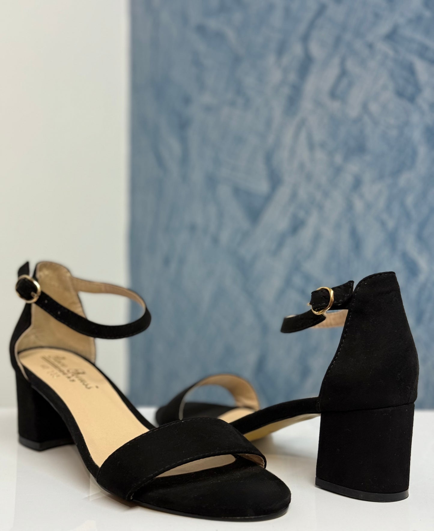 Sandalia tacón bajo