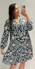 Vestido corto estampado  hojas y corazon