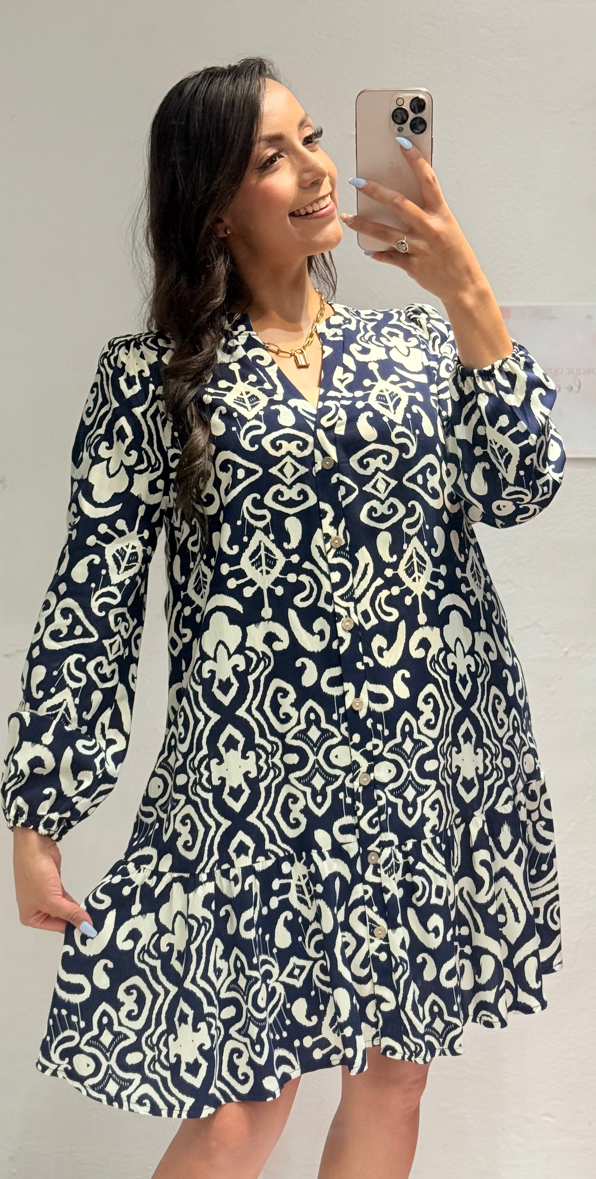Vestido corto estampado  hojas y corazon