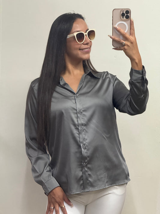 Blusa satinada elegante