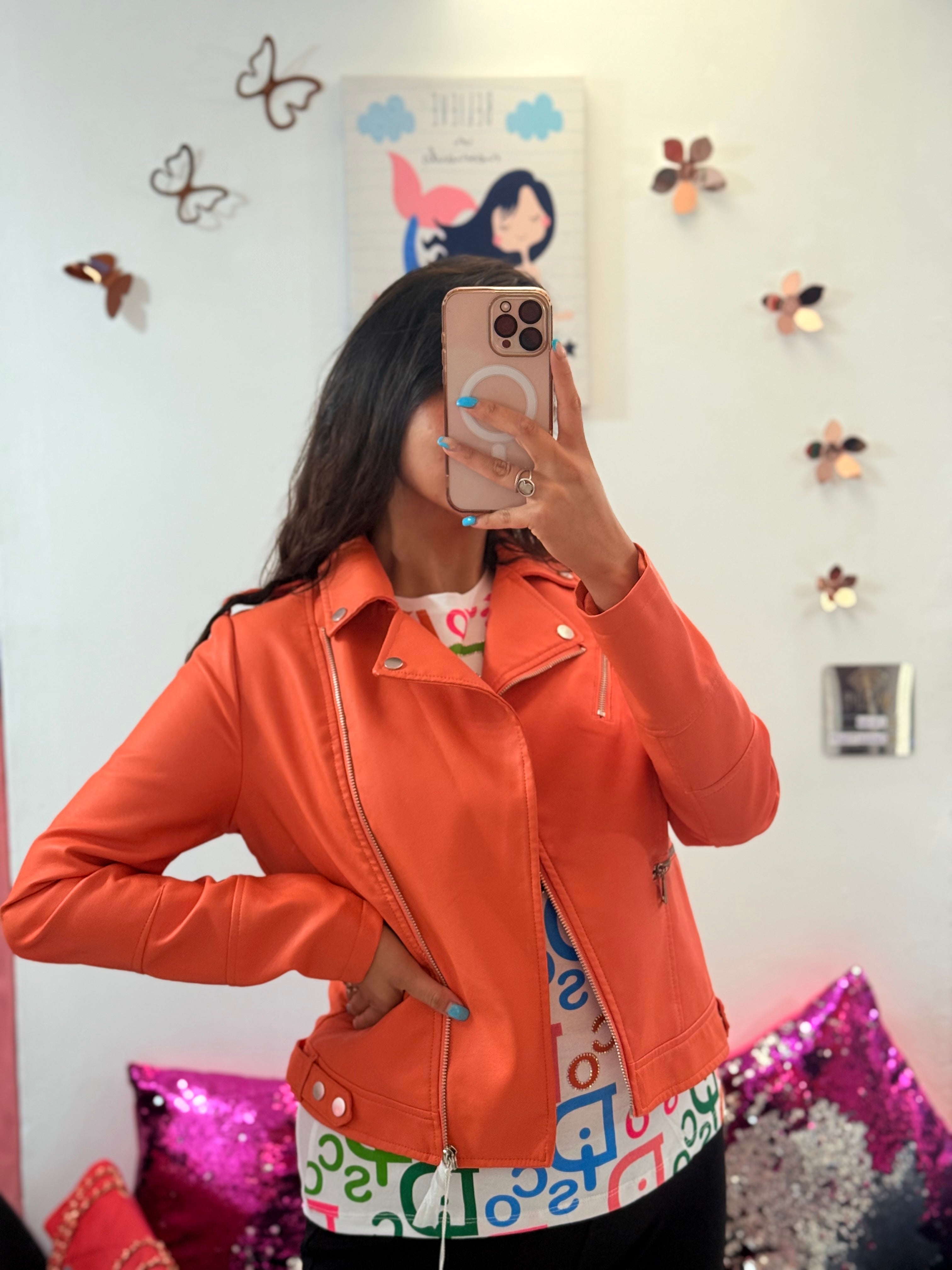 Chamarra tipo piel naranja neón