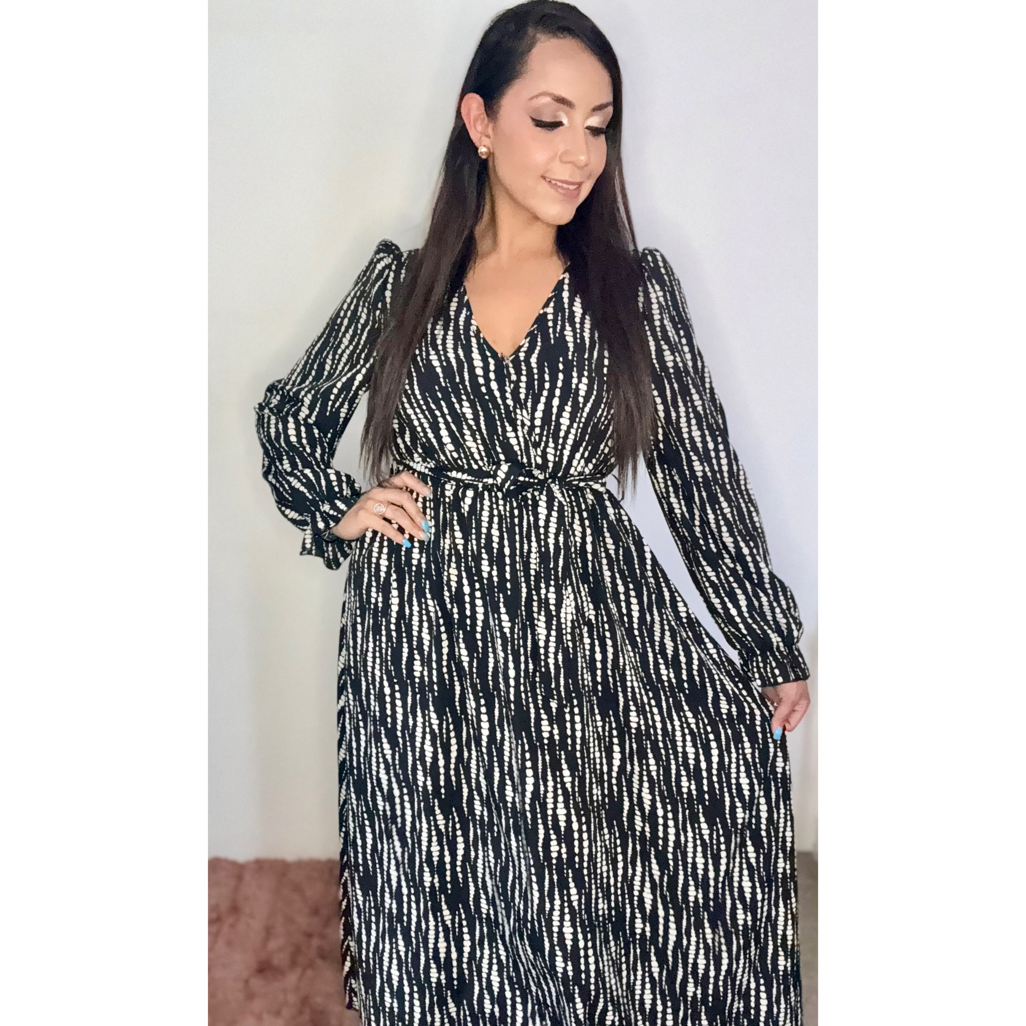 Vestido largo de manga larga con cinta en cintura