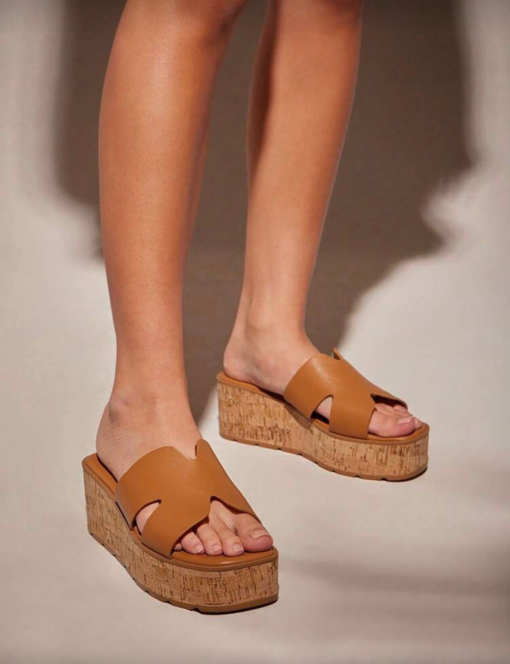 Sandalias tacón alto recto cubierta de piel