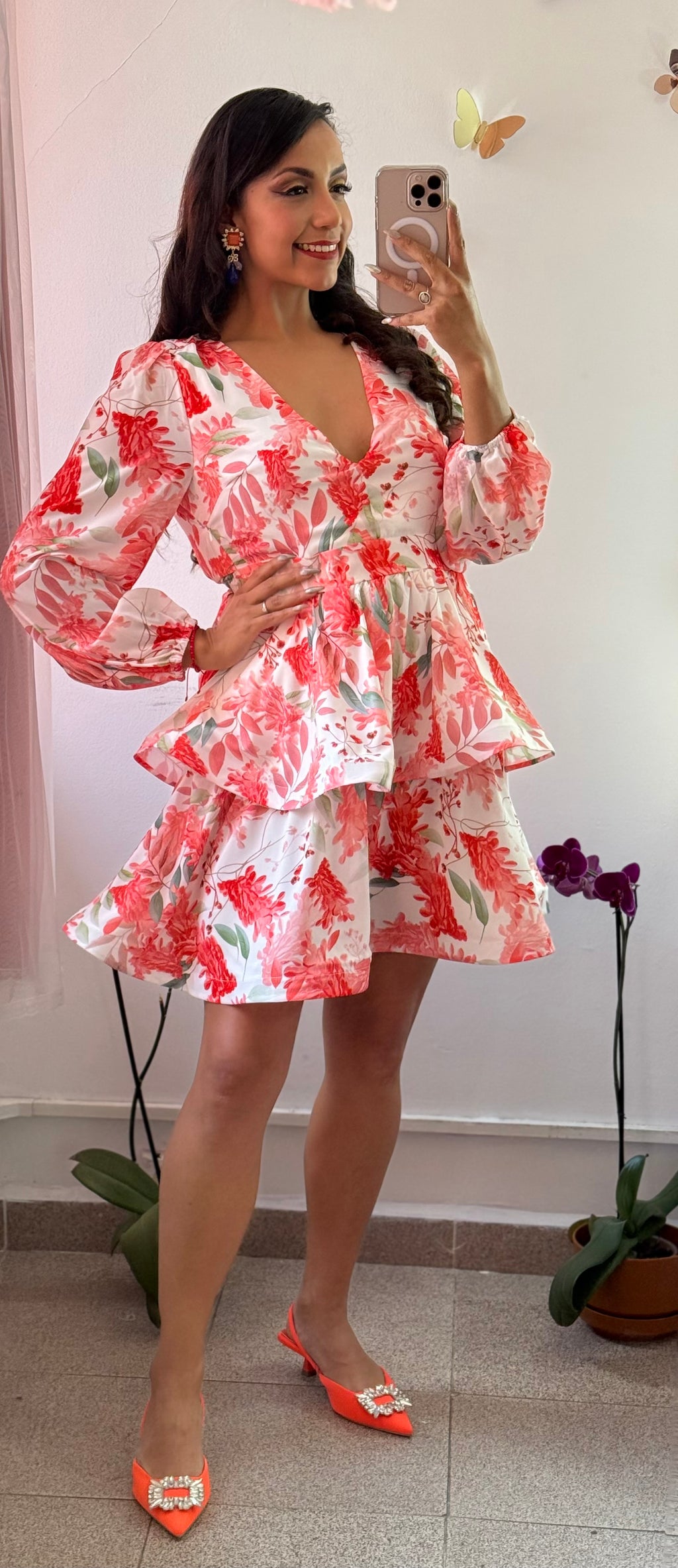 Vestido corto manga larga cuello v falda doble capa