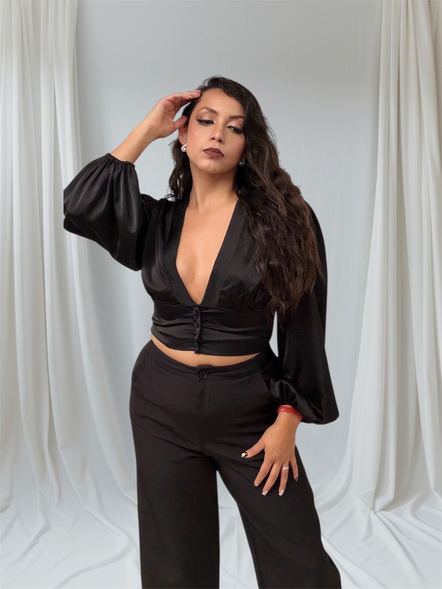 Blusa satín corta con botones