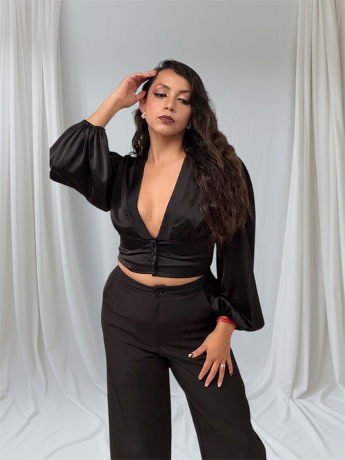 Blusa satín corta con botones