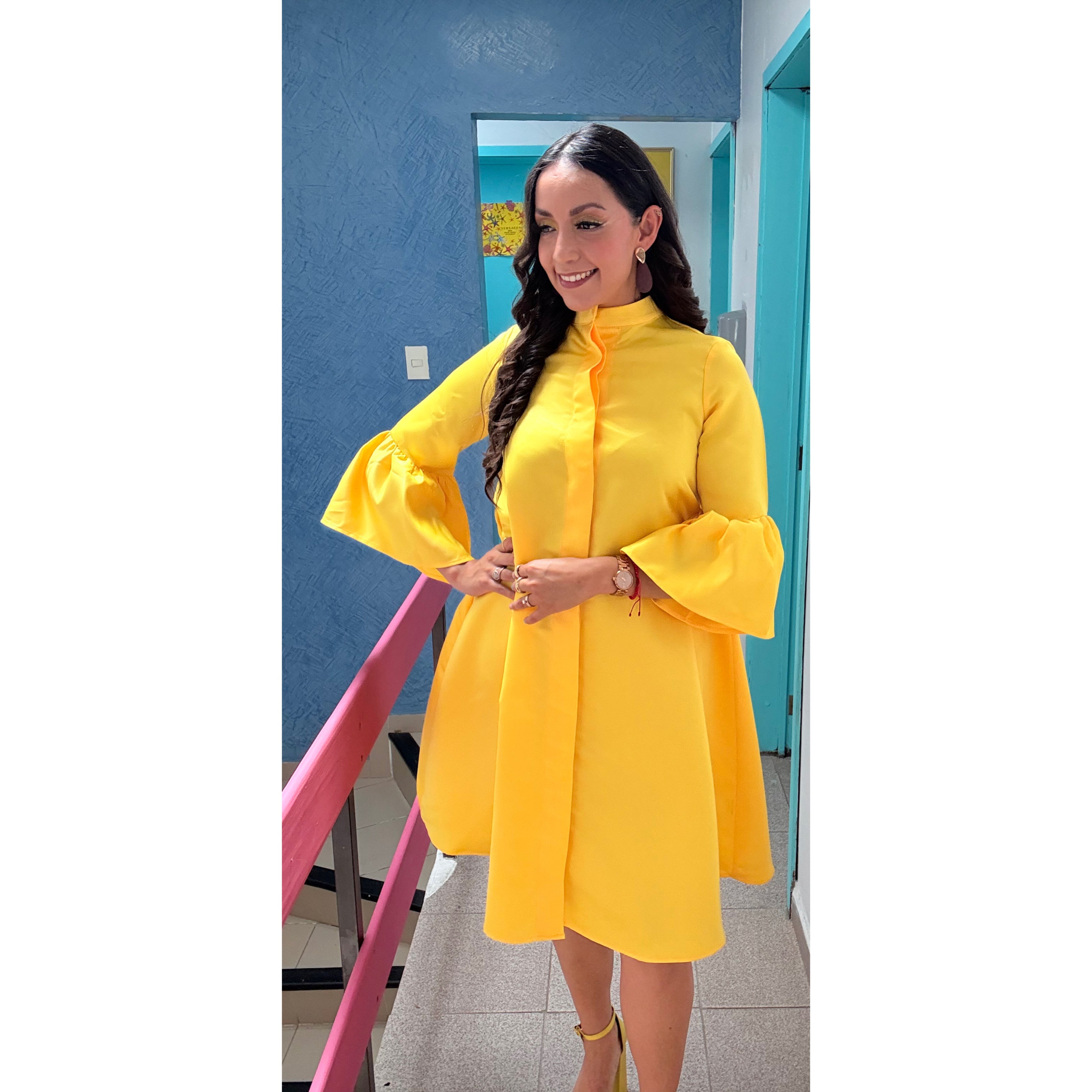 Vestido corto camisero corte a manga 3/4 satinado estilo camisero