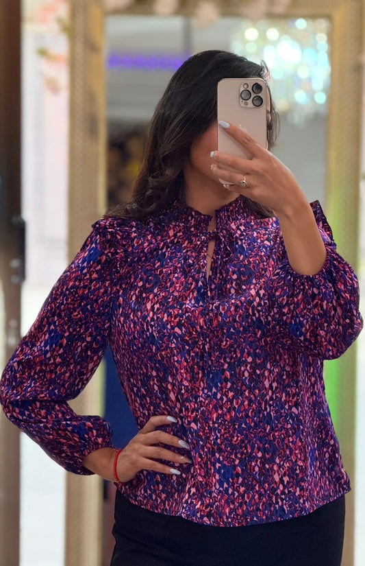 Blusa con estampado de cuello con cordón ribete