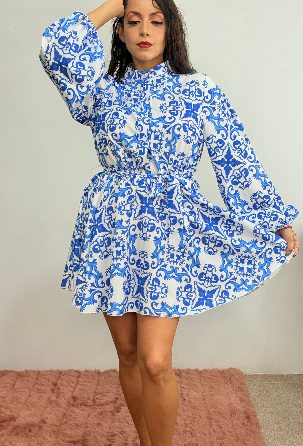 Vestido camisero estampado azul y cinta