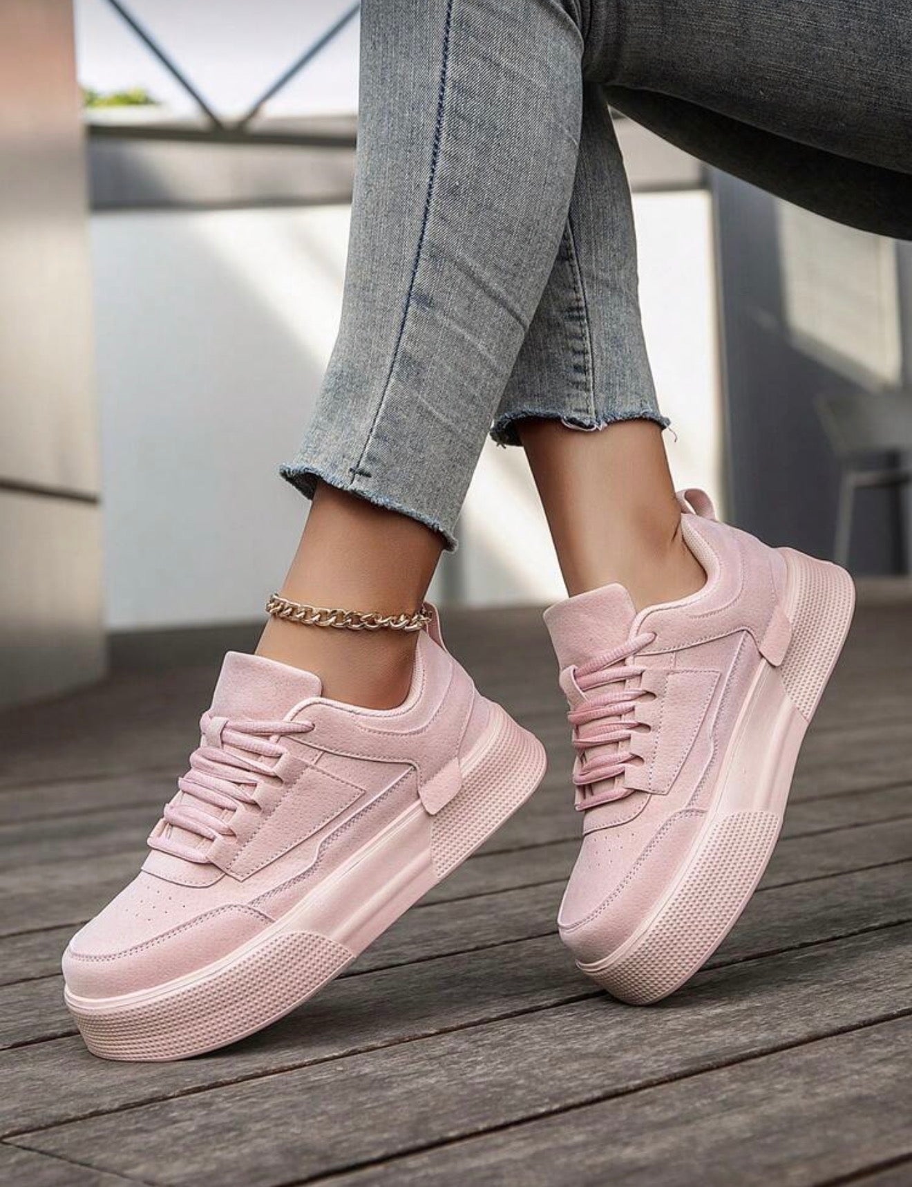 Tenis piel de durazno suela gruesa