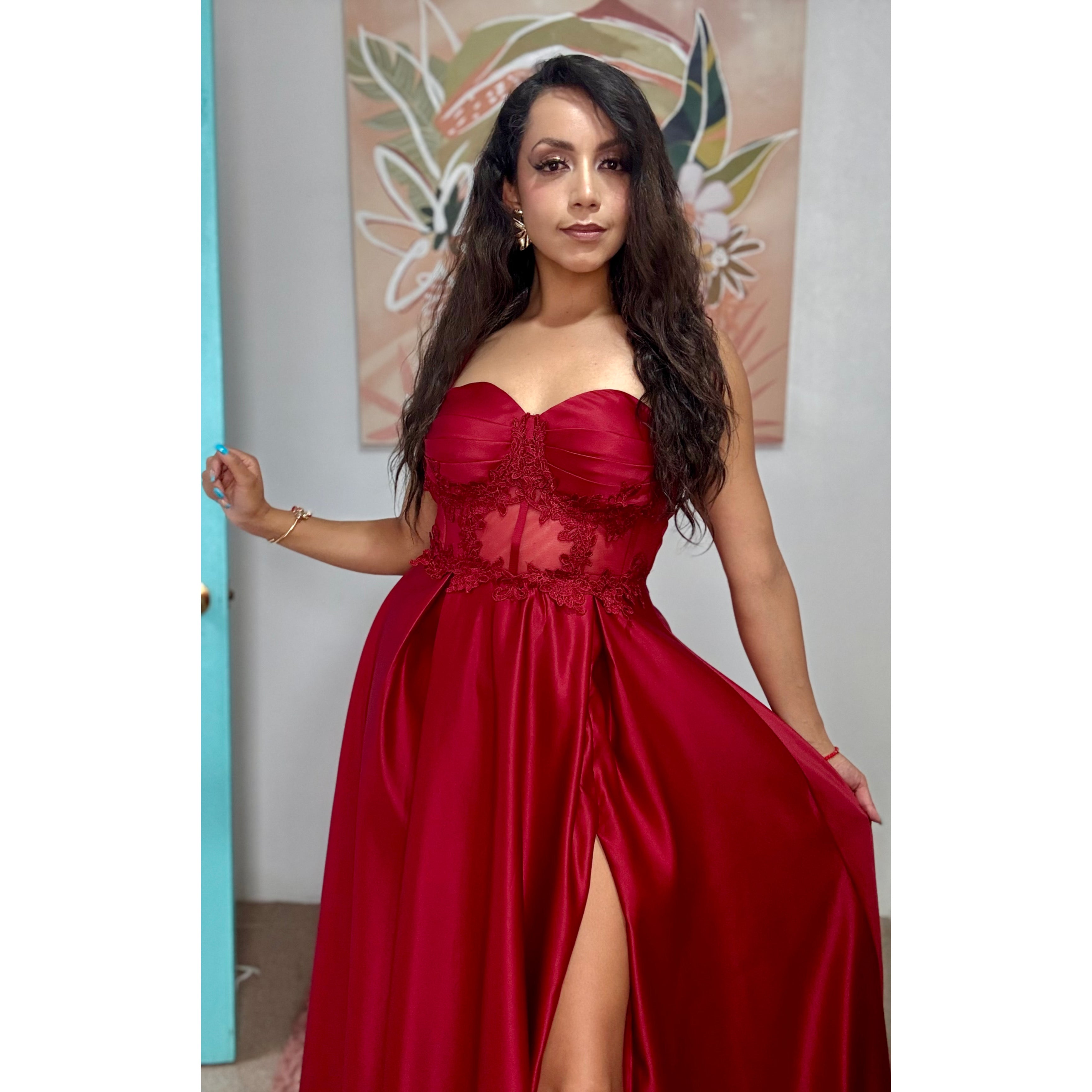 Vestido largo de tirantes con corset y abierta en pierna