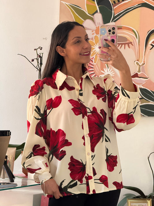 Blusa beige con rosas