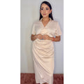 Vestido largo satinado cuello camisero con detalle en cintura