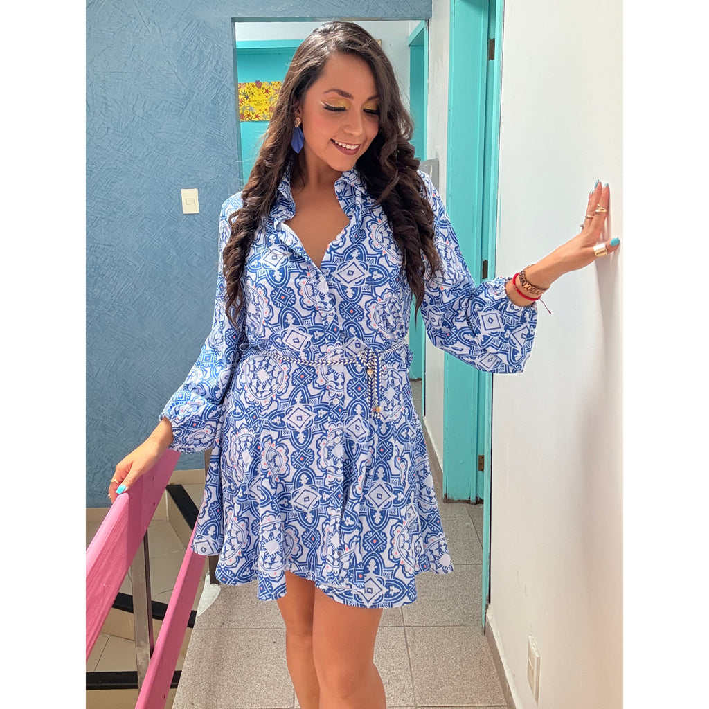 Vestido corto camisero manga larga con cinta de vuelo estampado Talavera