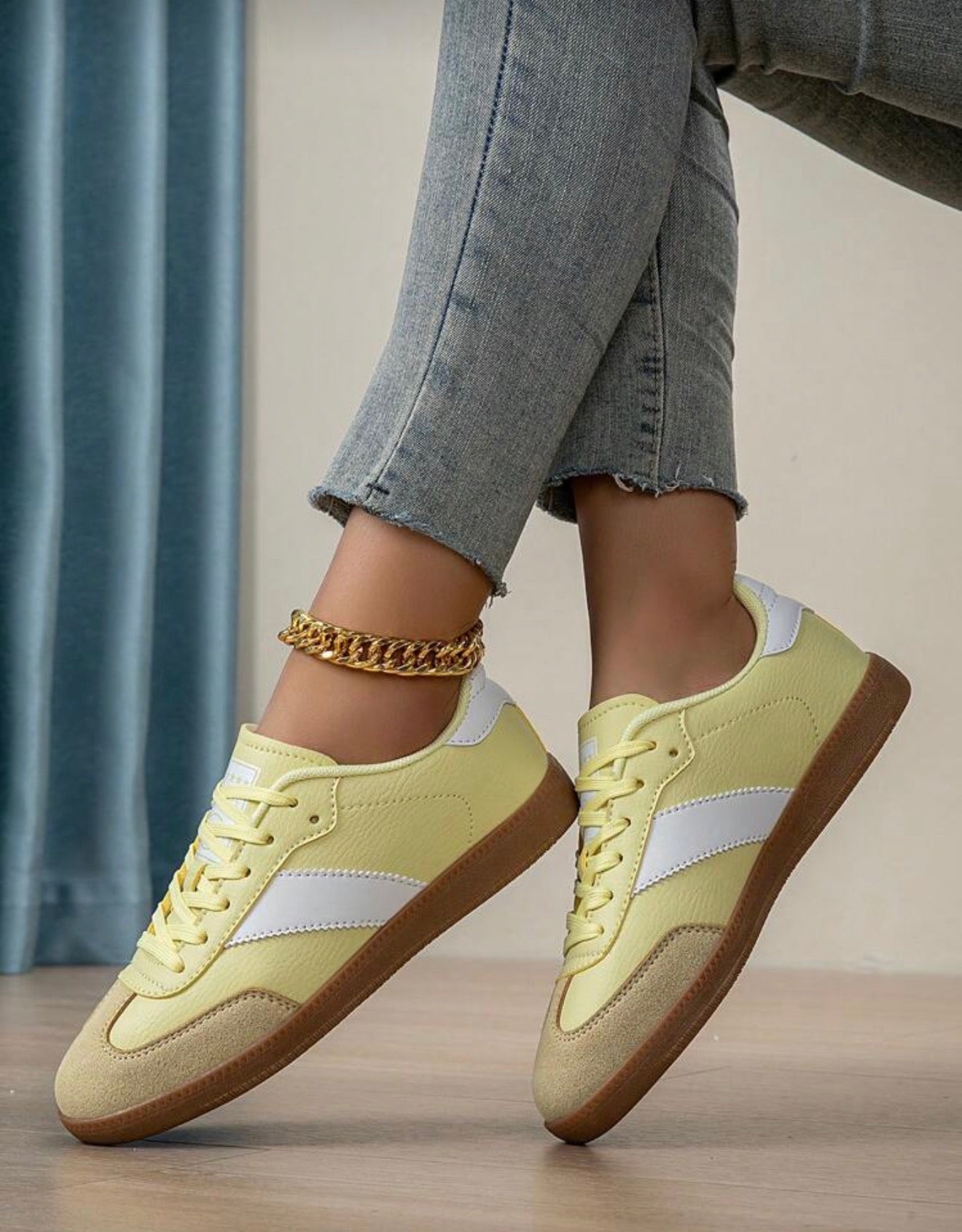 Tenis casuales amarillo