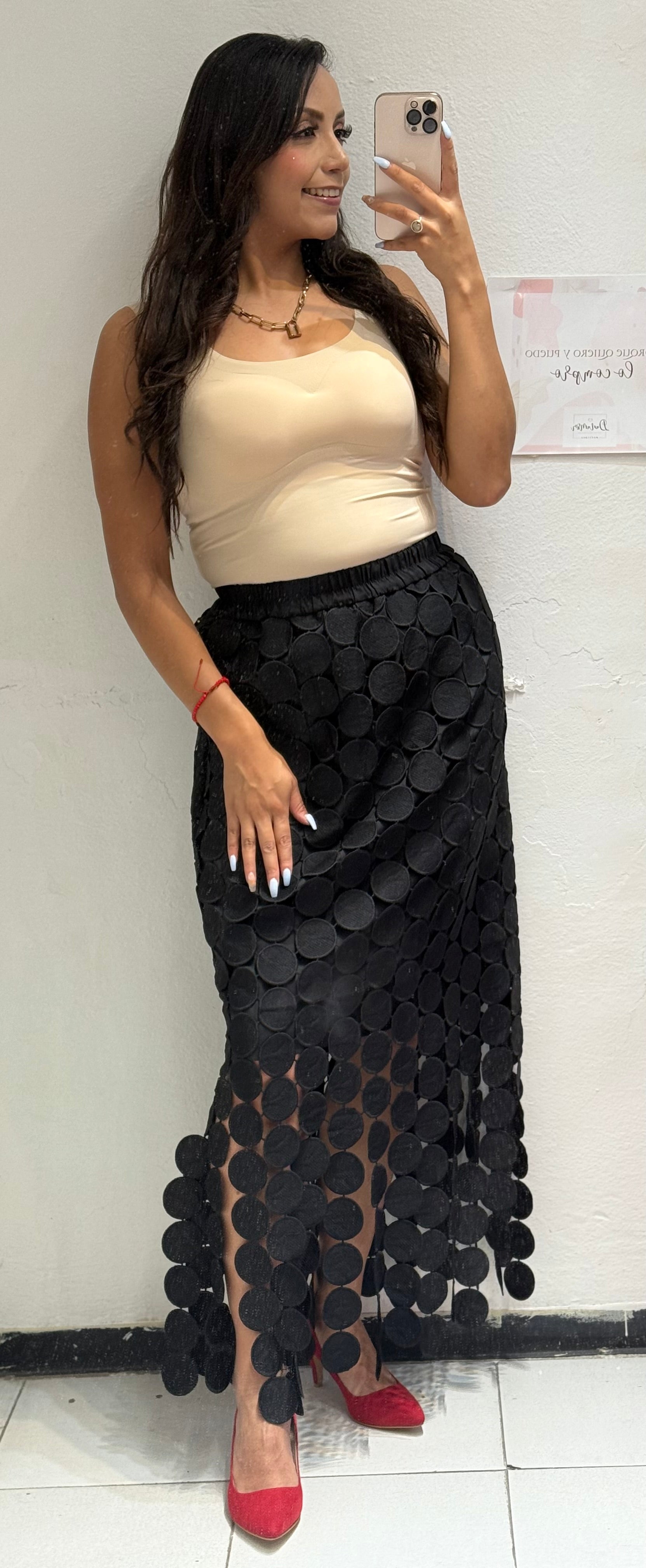 Faldita de flecos y círculos