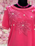 Playera con bordado de flores y piedras elegante