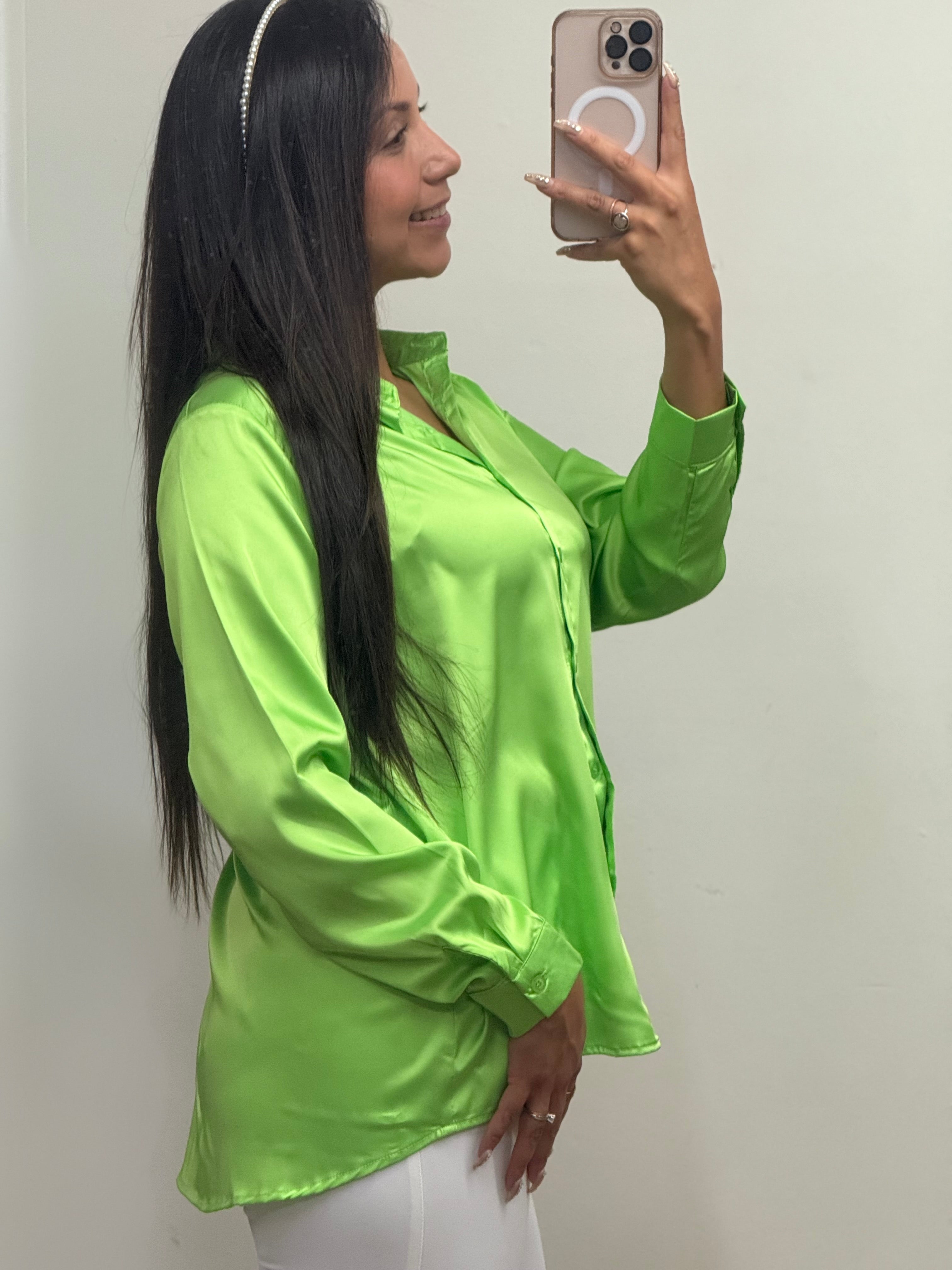 Blusa satinada elegante