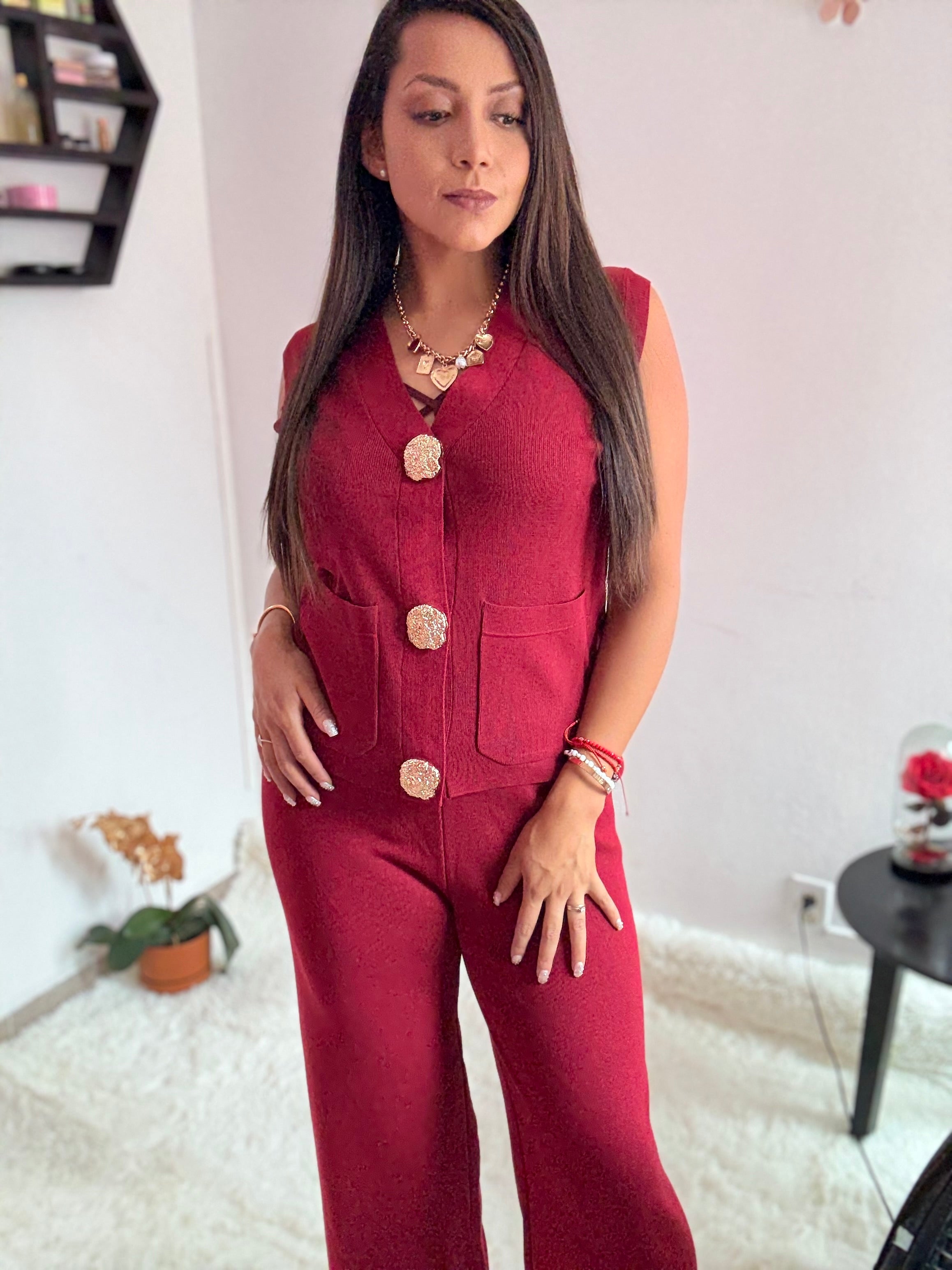 Conjunto chaleco/pantalón con botones dorados