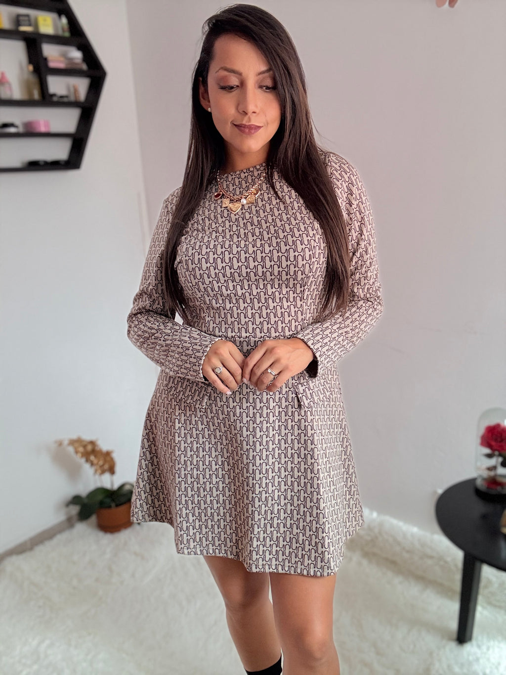 Vestido corto manga larga con bolsa simulada estampado vintage