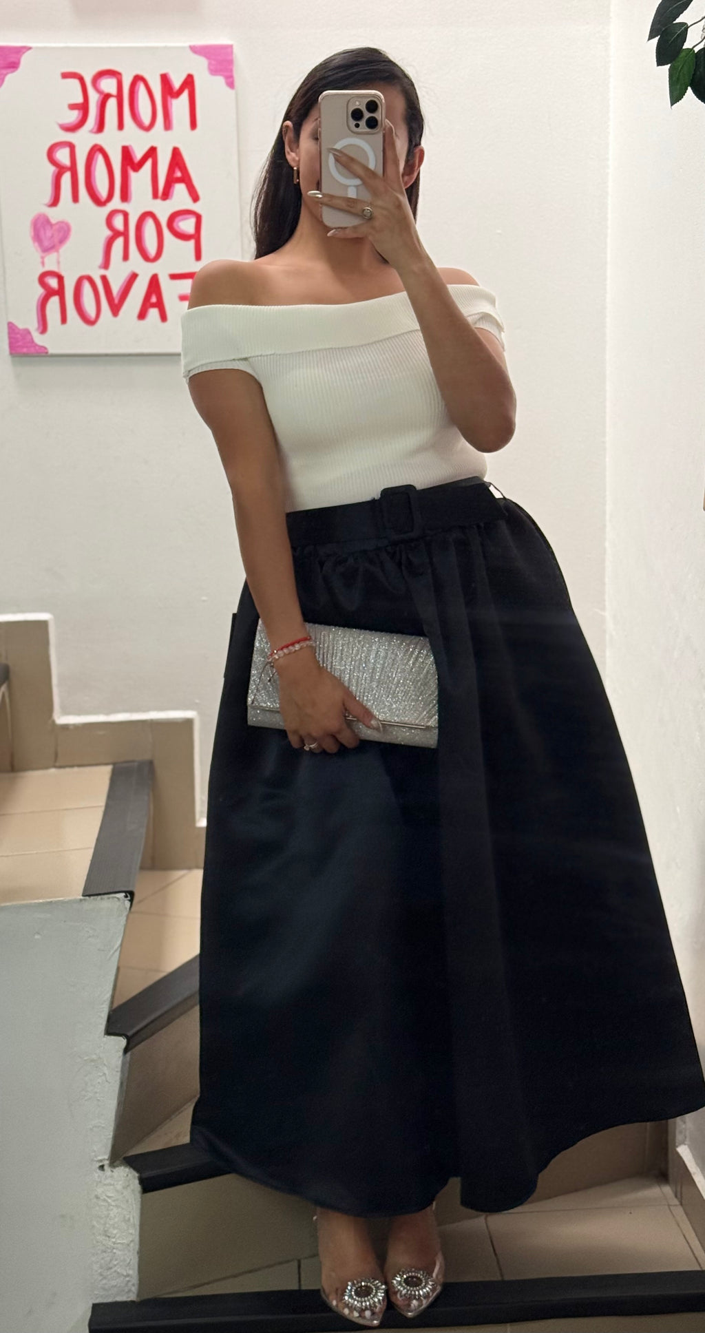 Falda larga satinada con cinturón corte princesa