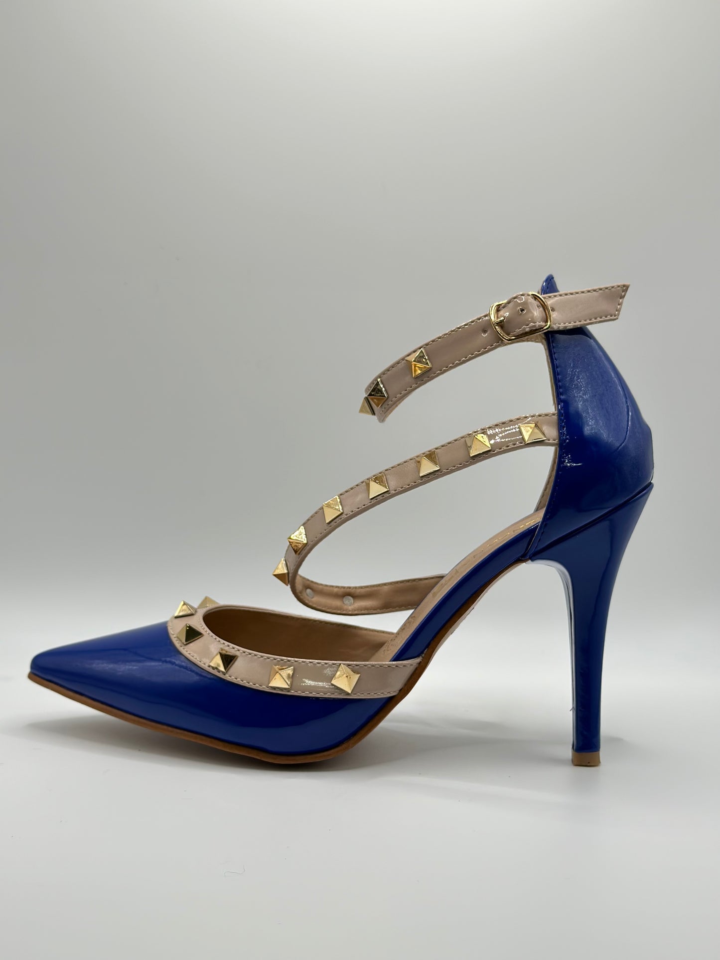 Stillettos charol con estoperoles