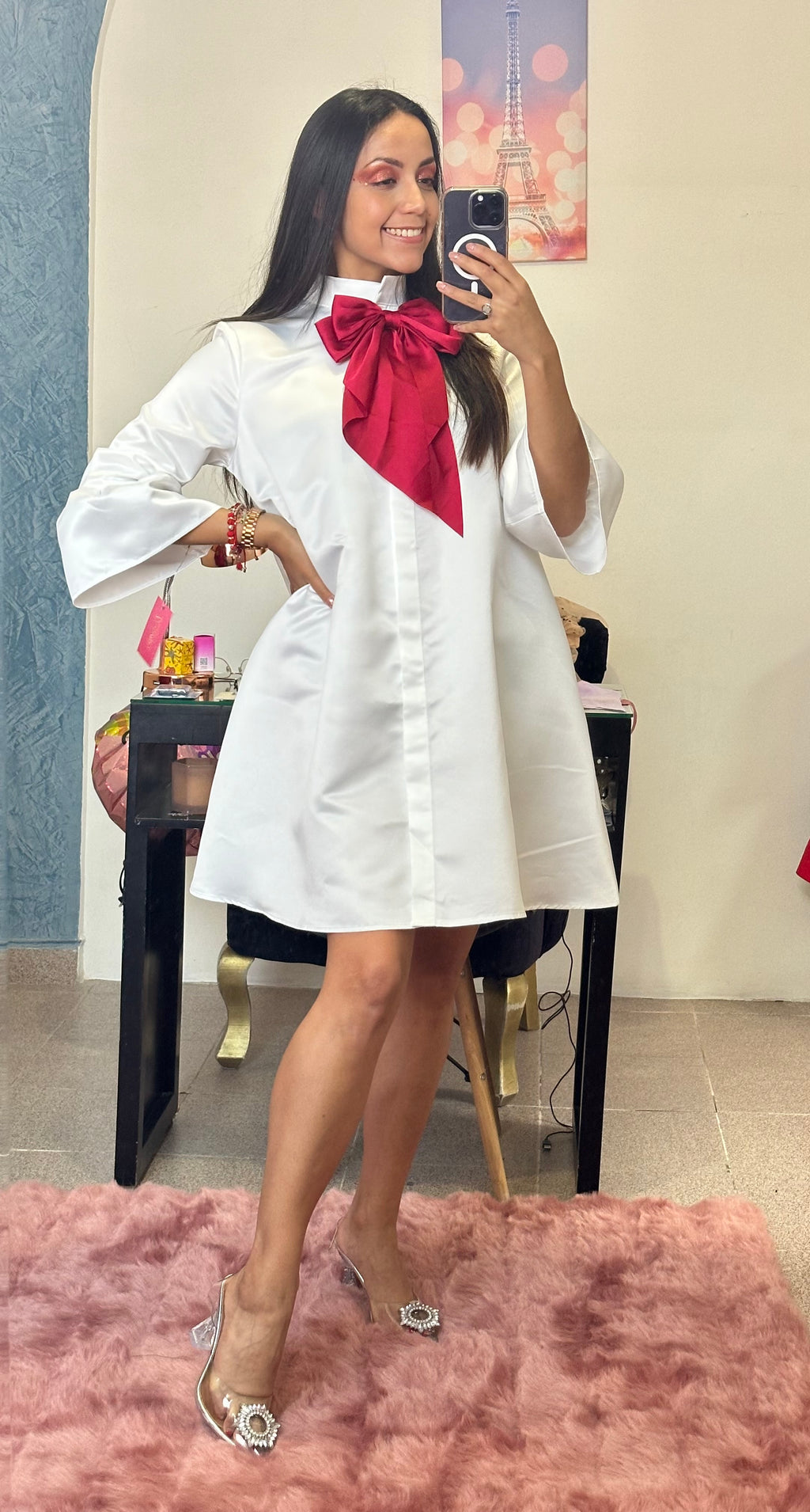 Vestido corto camisero corte a manga 3/4 satinado estilo camisero