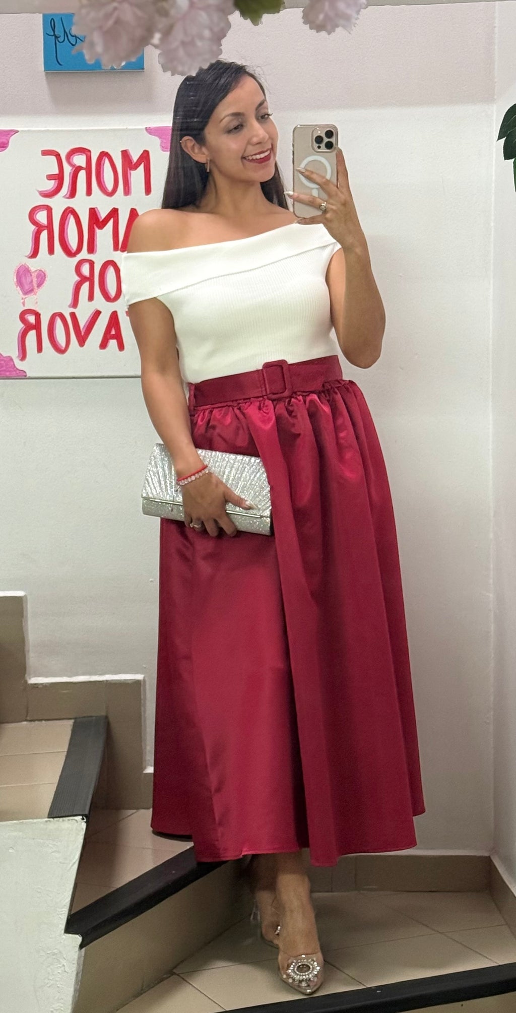 Falda larga satinada con cinturón corte princesa