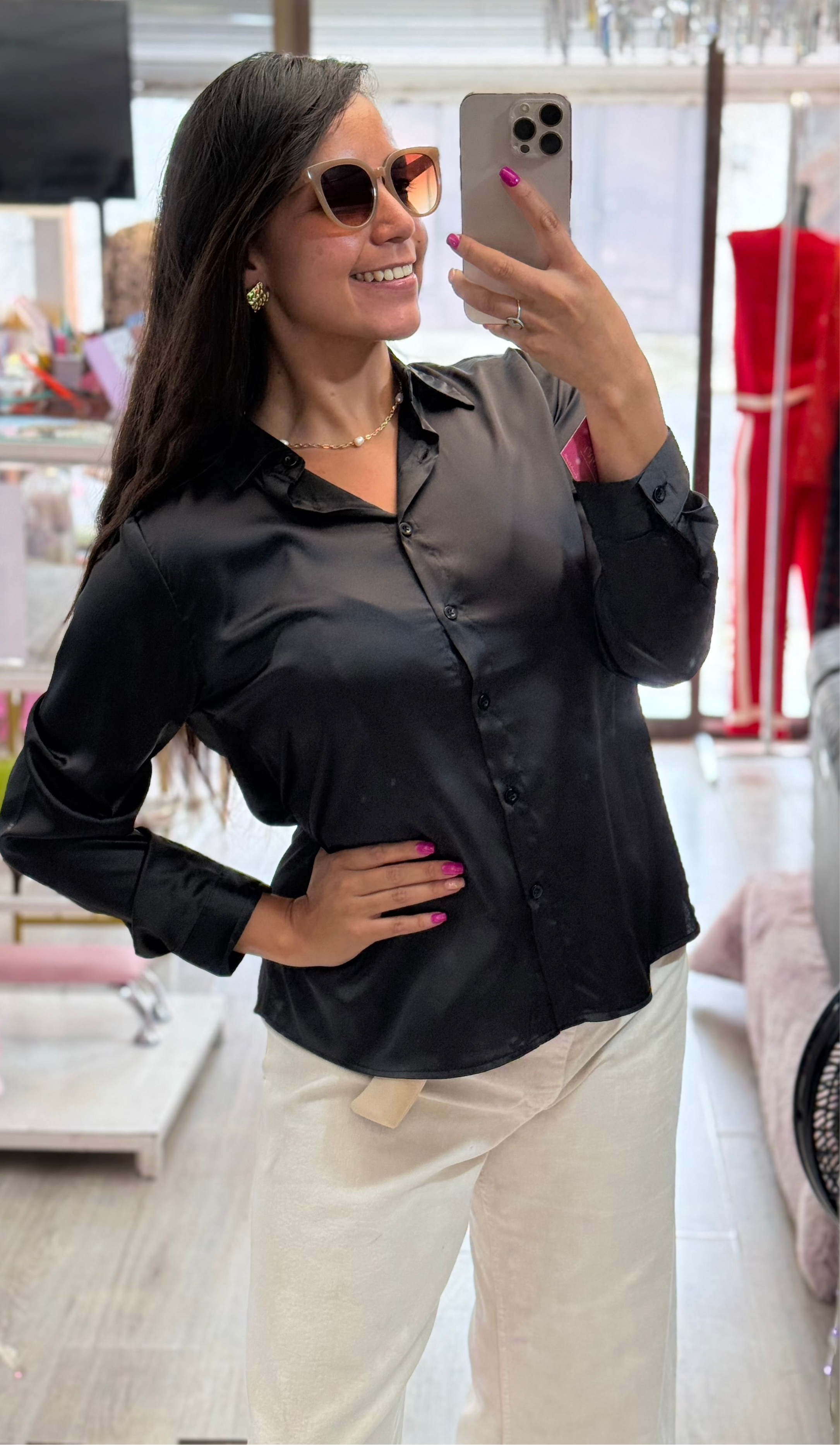 Blusa satinada elegante
