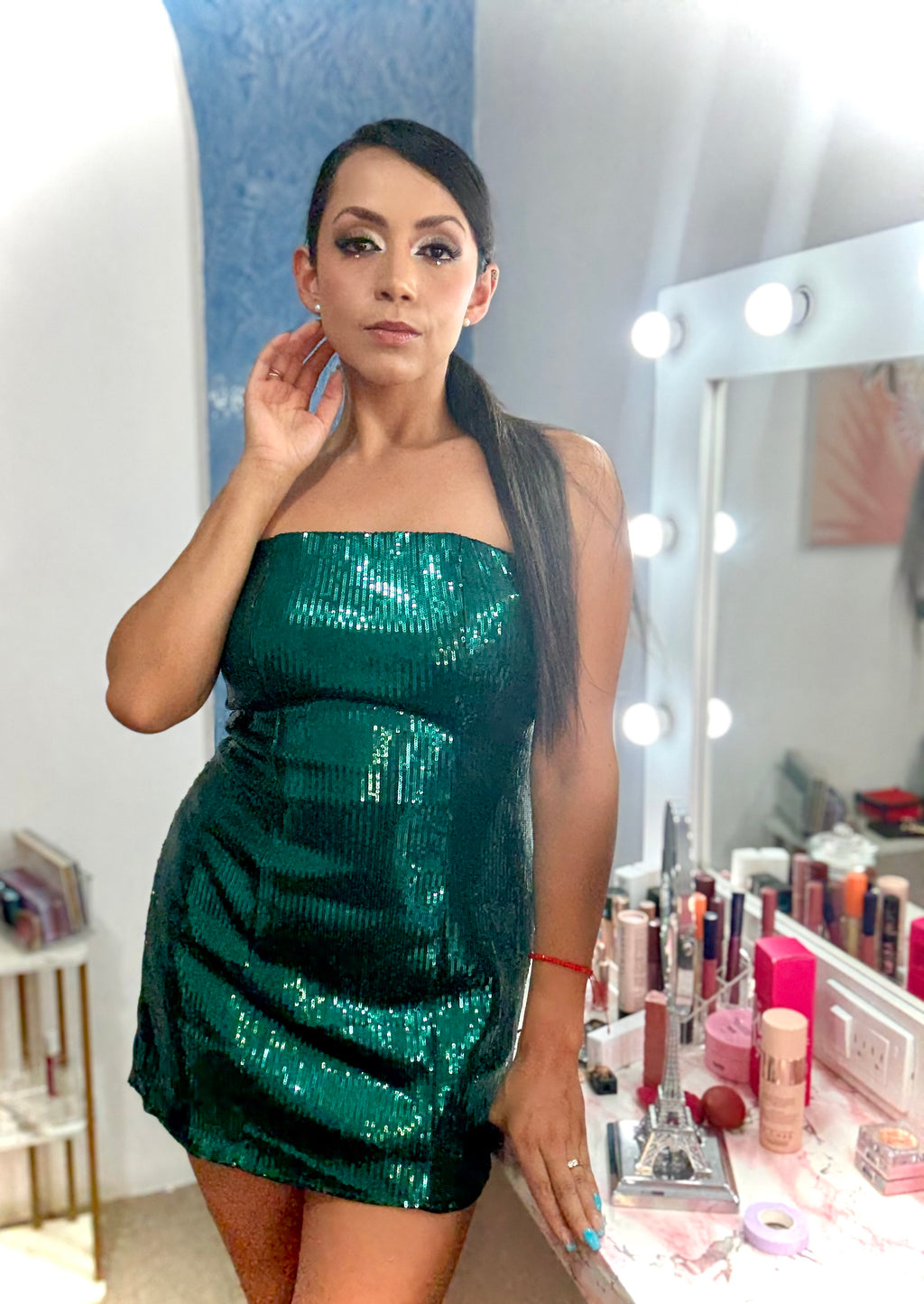 Vestido corto de lentejuelas strapless