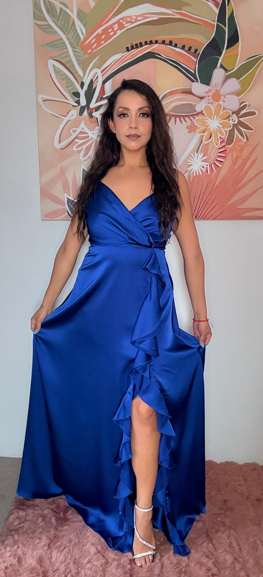Vestido largo escote v con tirantes, abierta en pierna con caída en pliegues