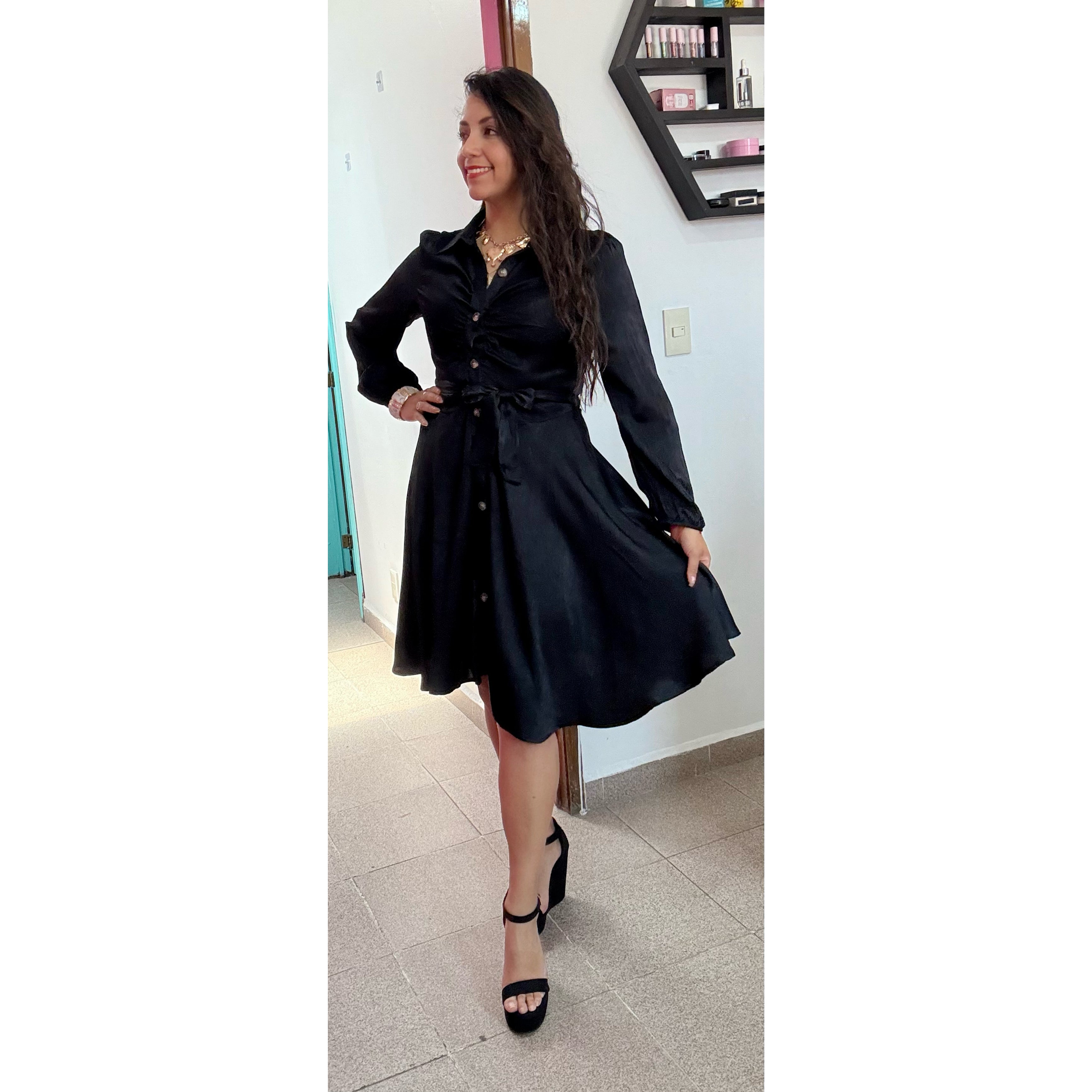 Vestido corto manga larga corte princesa