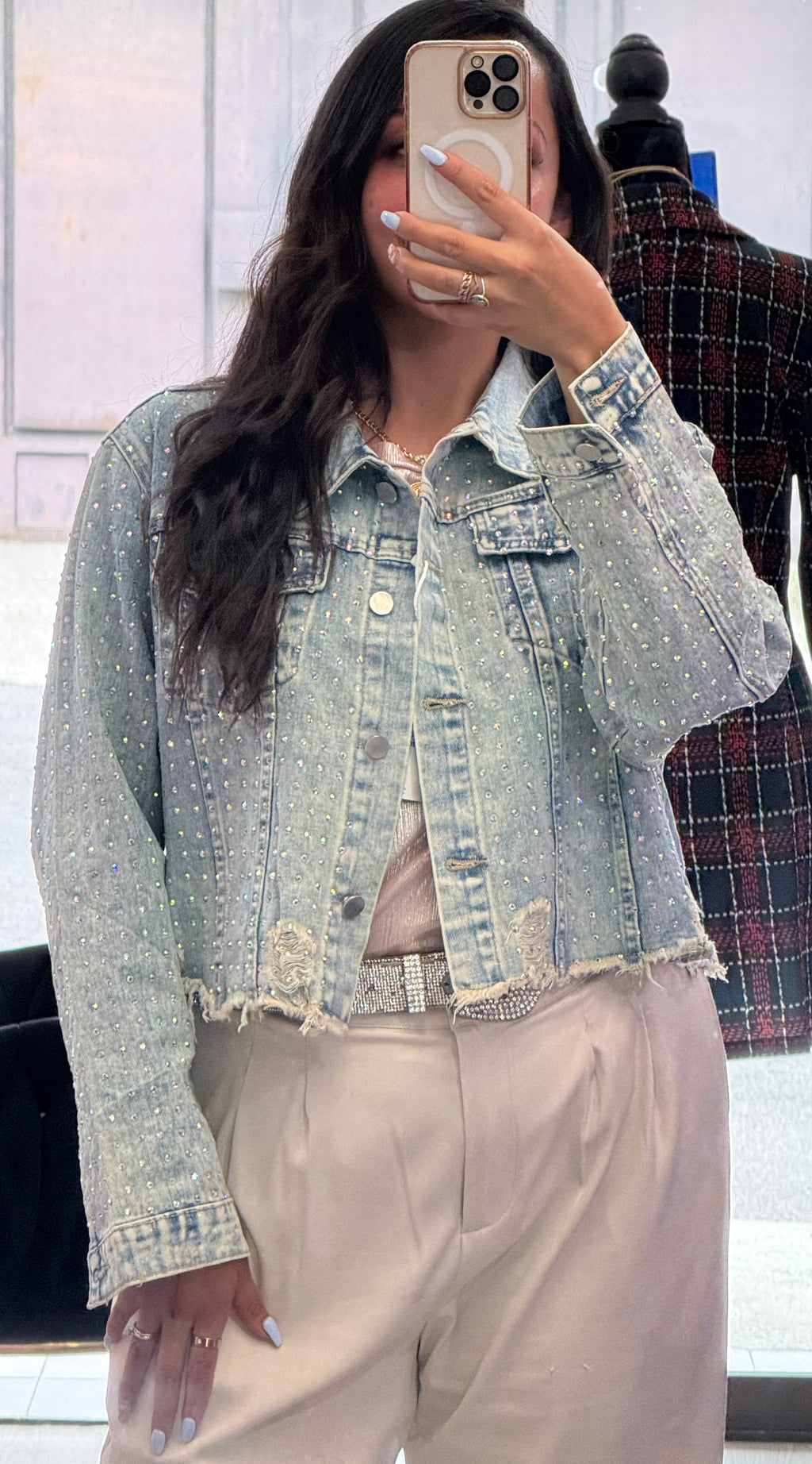 Chamarra de jeans con pedrería brillante