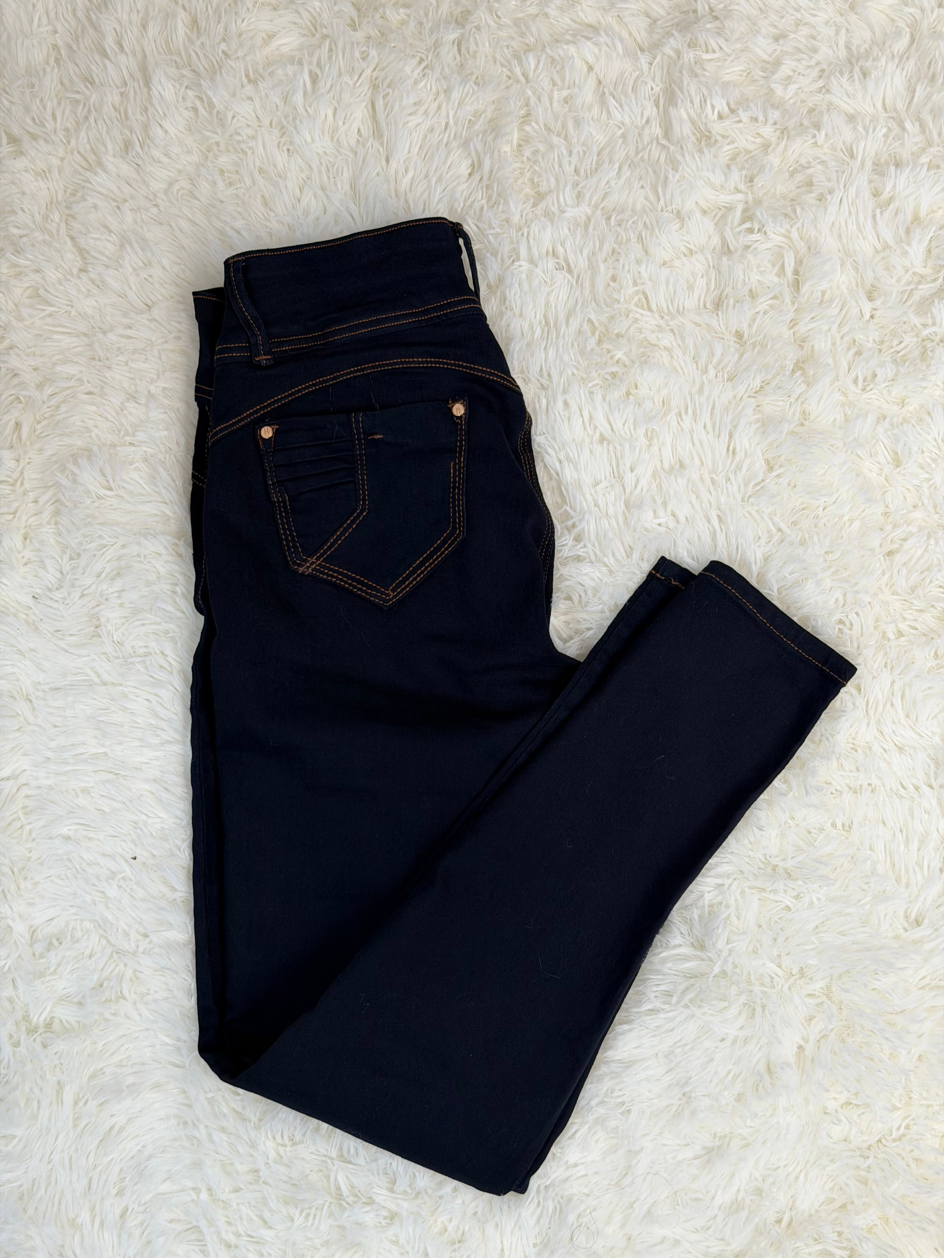 Jeans corte colombiano tiro medio con bolsa