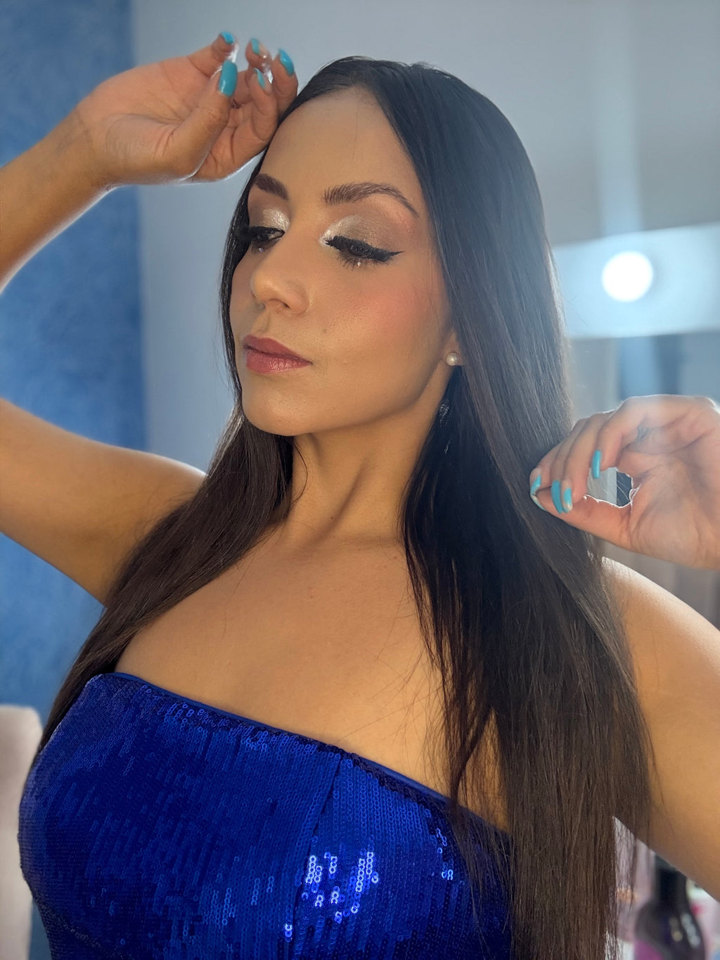 Vestido corto de lentejuelas strapless