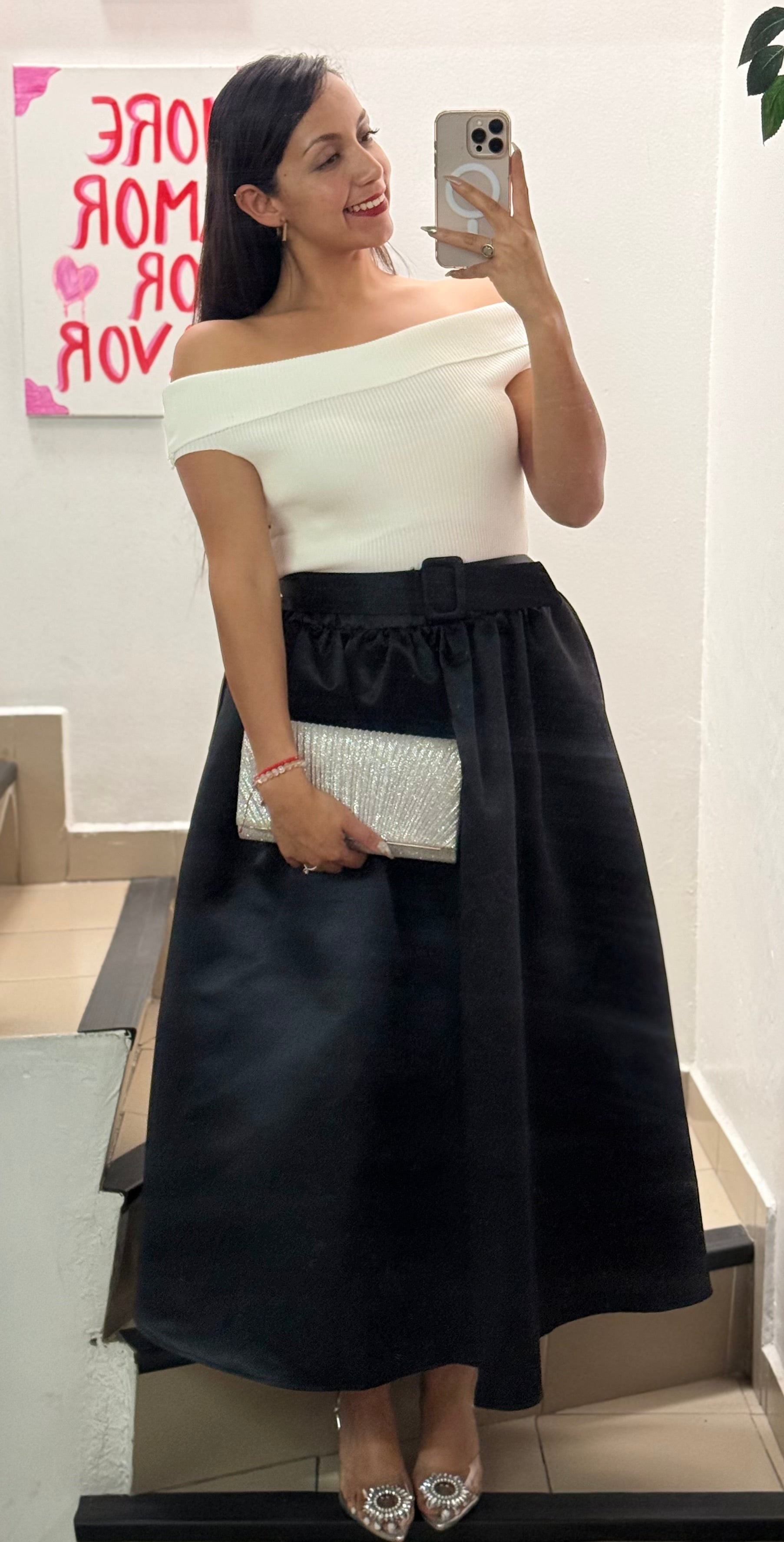 Falda larga satinada con cinturón corte princesa