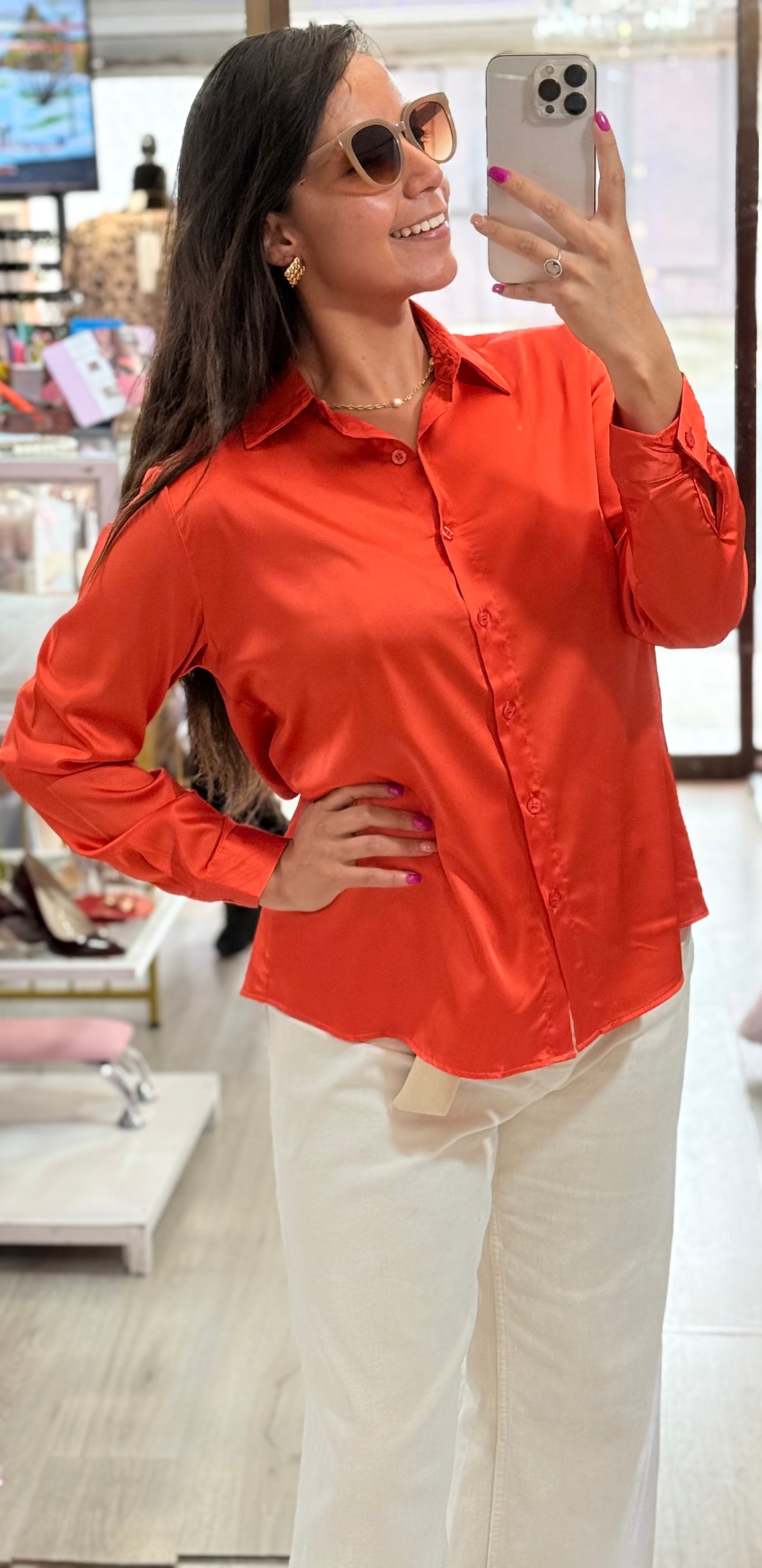 Blusa satinada elegante