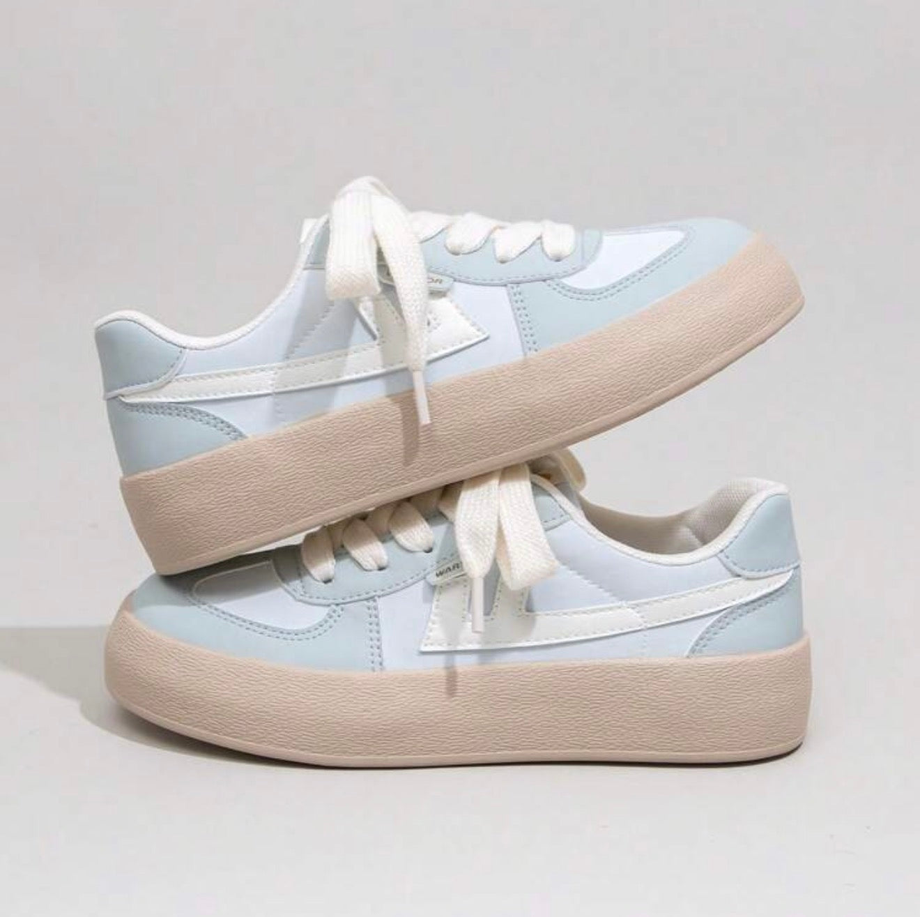 Tenis suela gruesa beige colores pastel