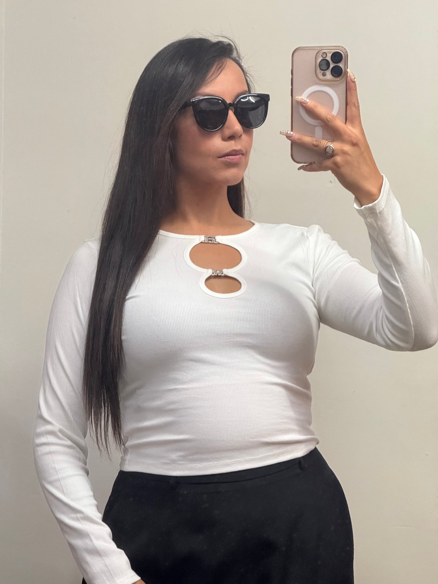 Blusa corta con detalle en pecho