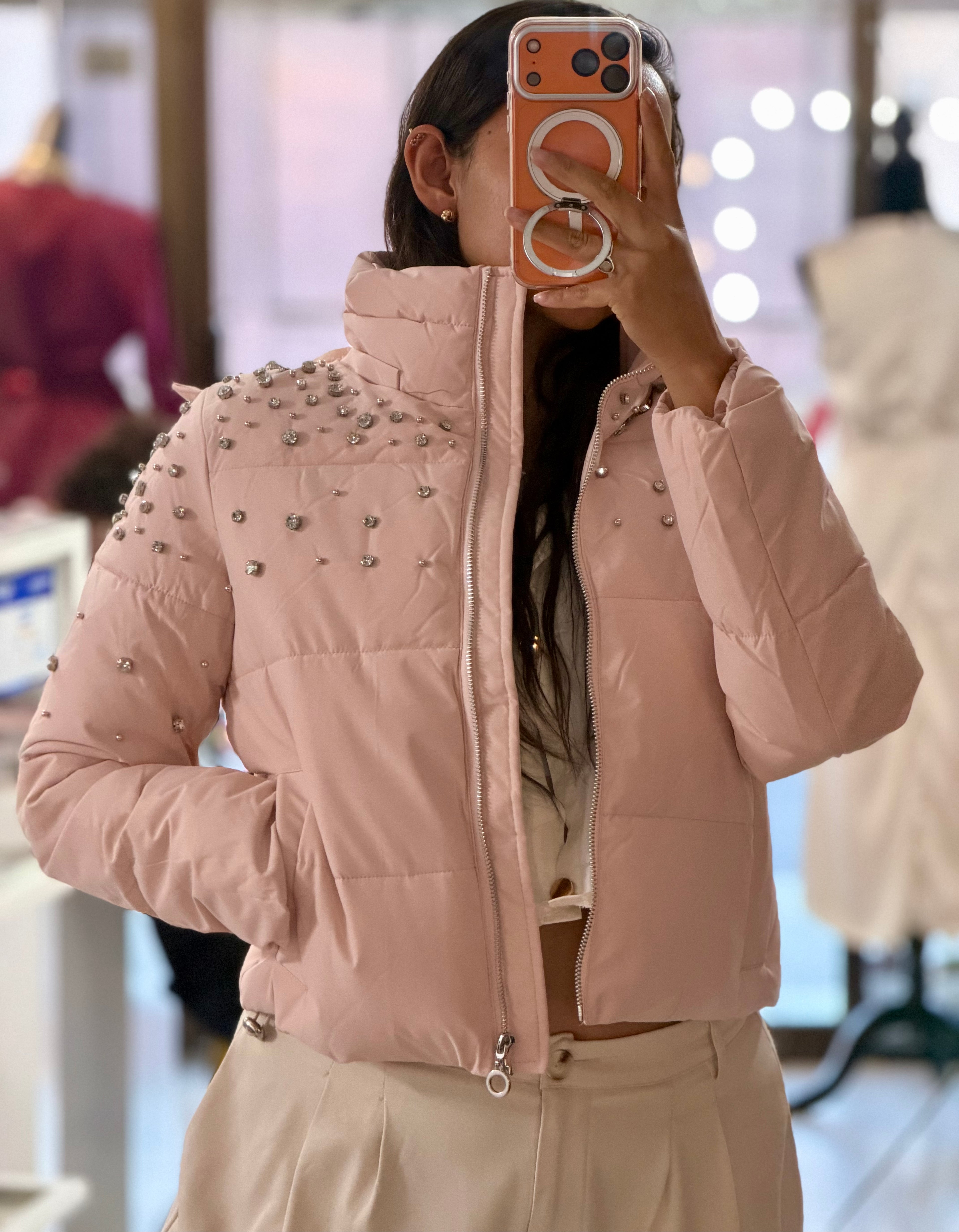 Chamarra con aplicaciones en piedras plata