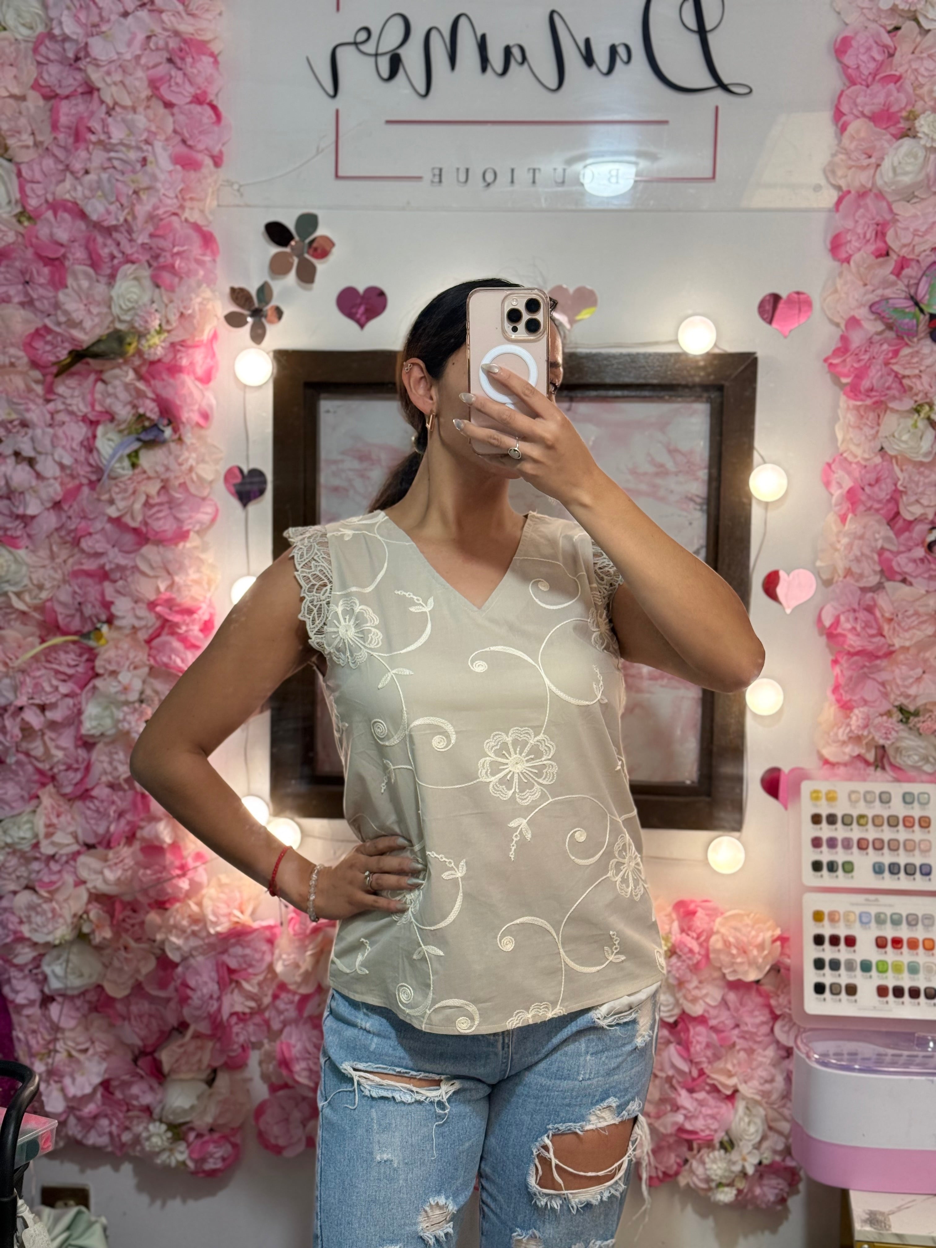 Blusa bordada sin mangas