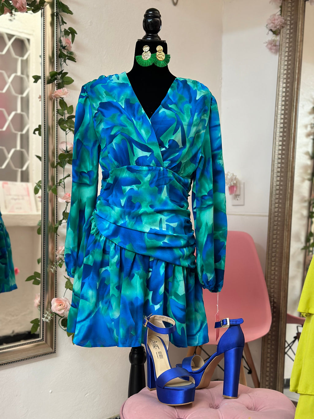 Vestido corto de pliegues